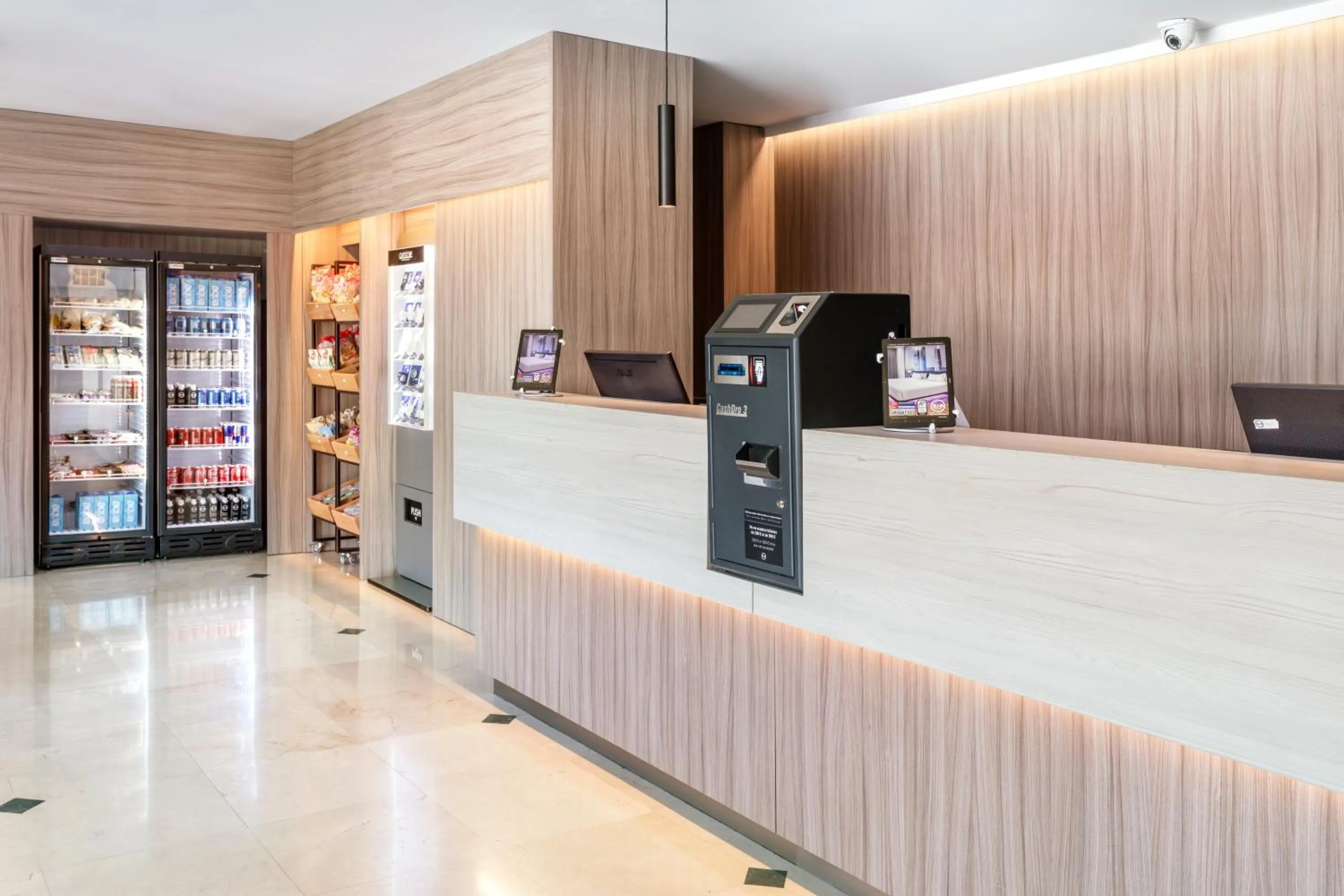 Lobby or reception in B&B HOTEL Madrid Aeropuerto T4