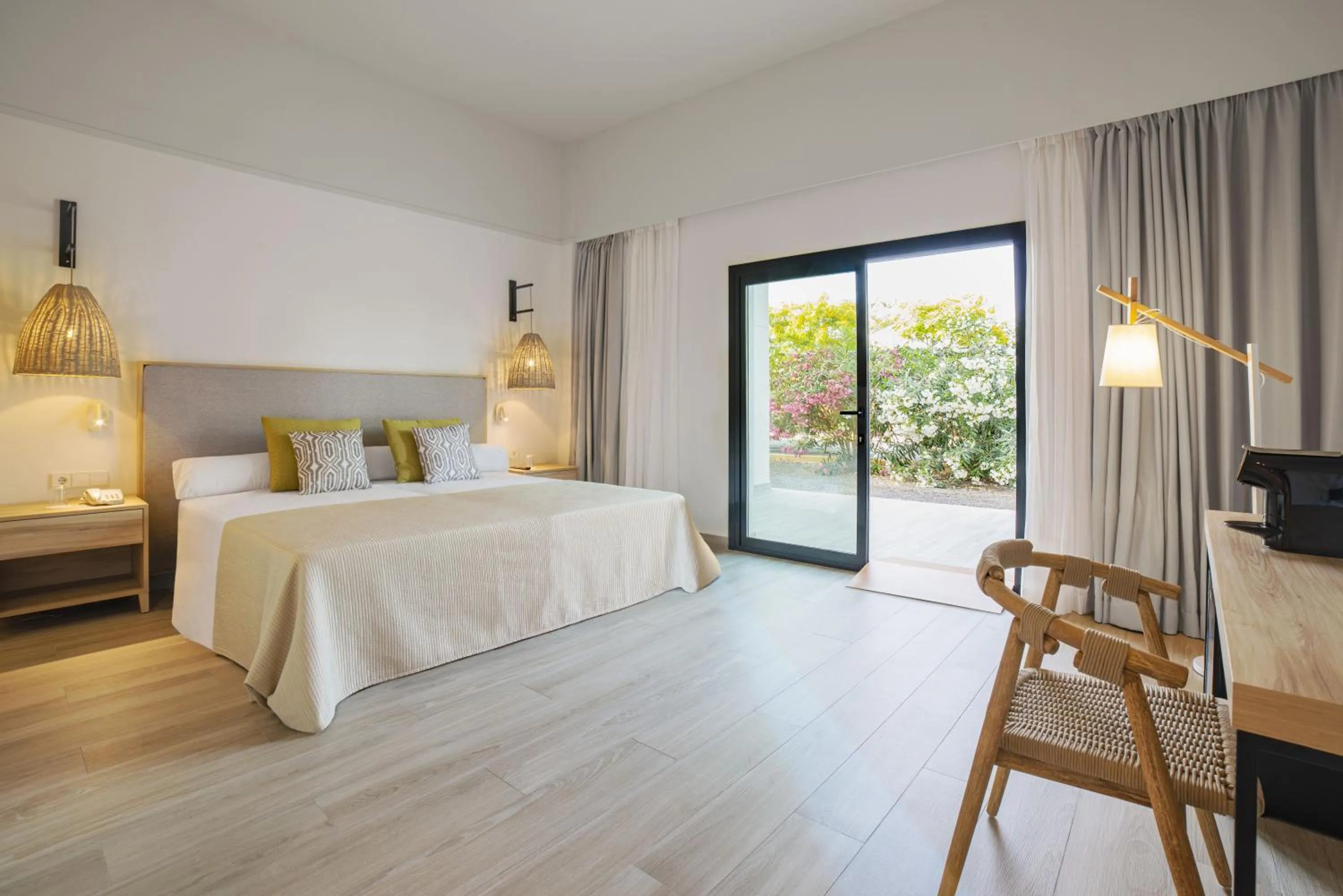 Bed in Cabogata Beach Hotel