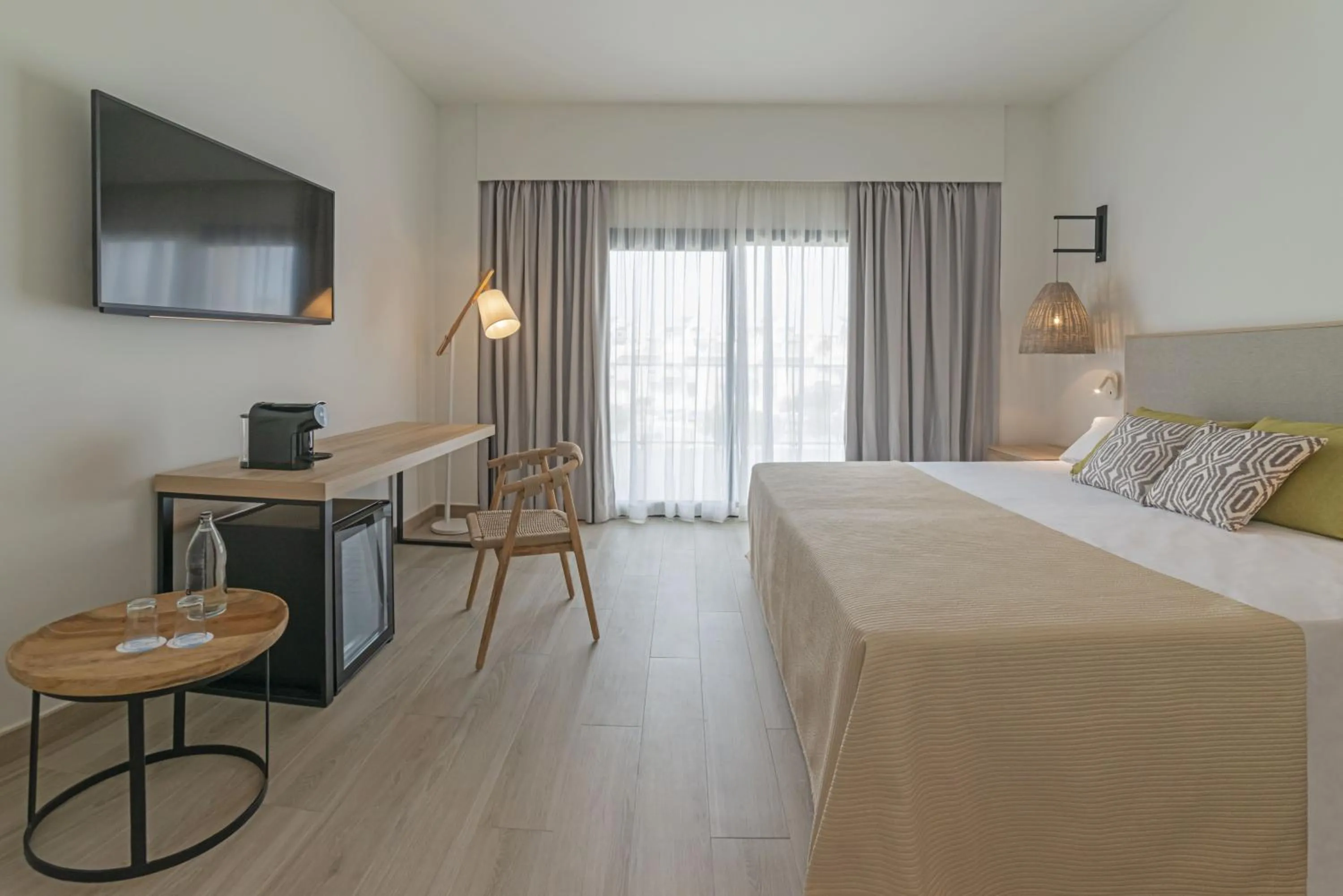 TV and multimedia, Bed in Cabogata Beach Hotel