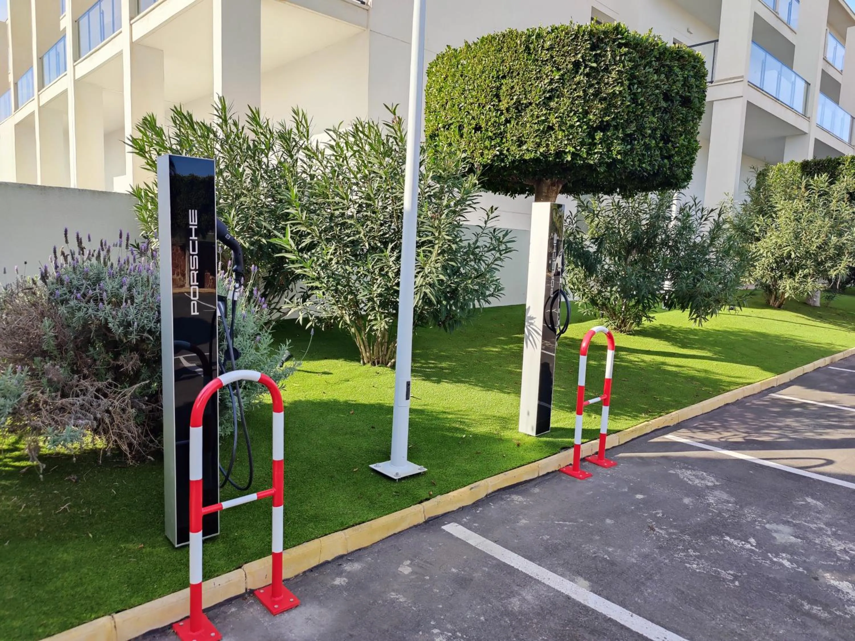 Parking in Cabogata Beach Hotel