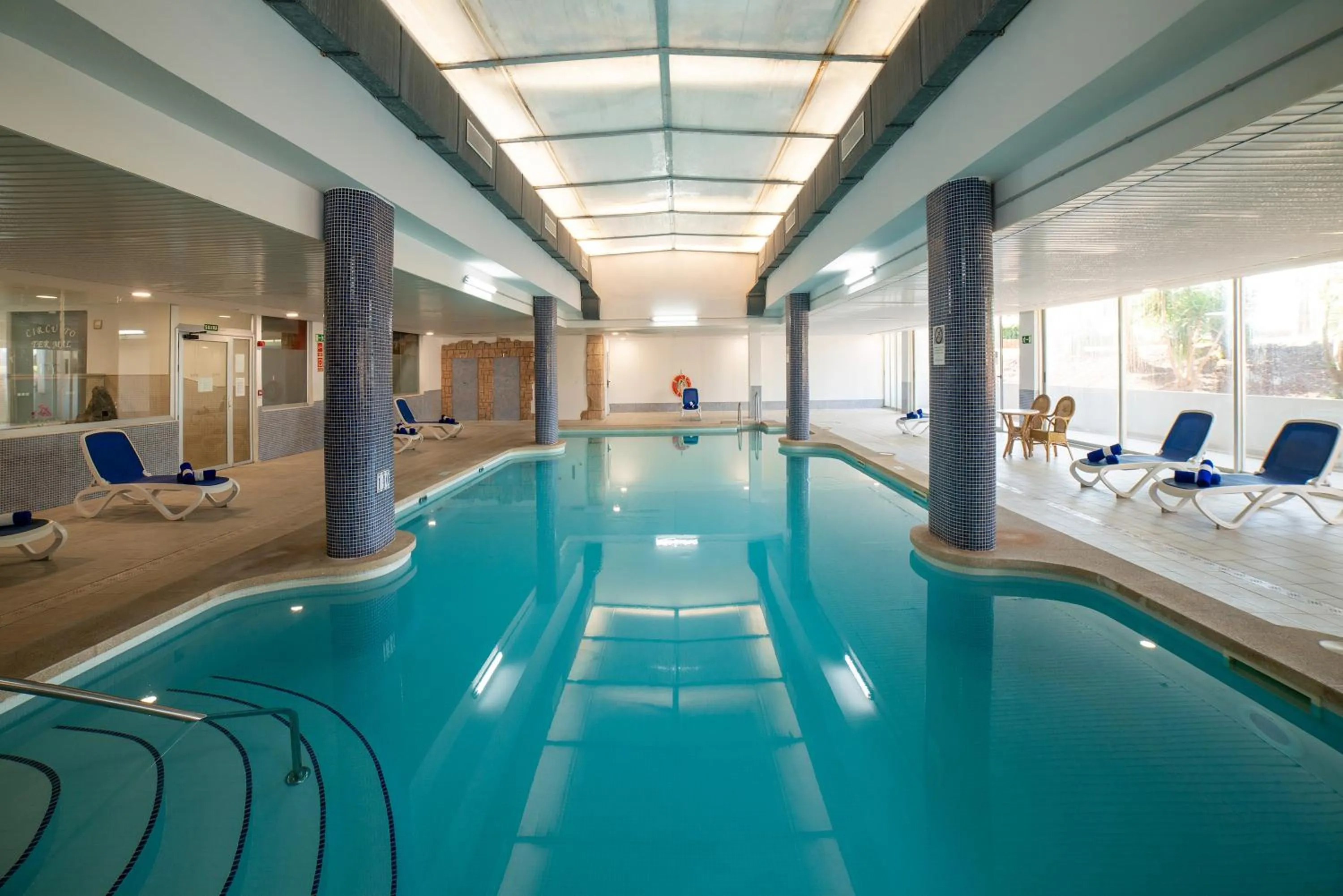 Swimming pool in Hotel Cabogata Jardín