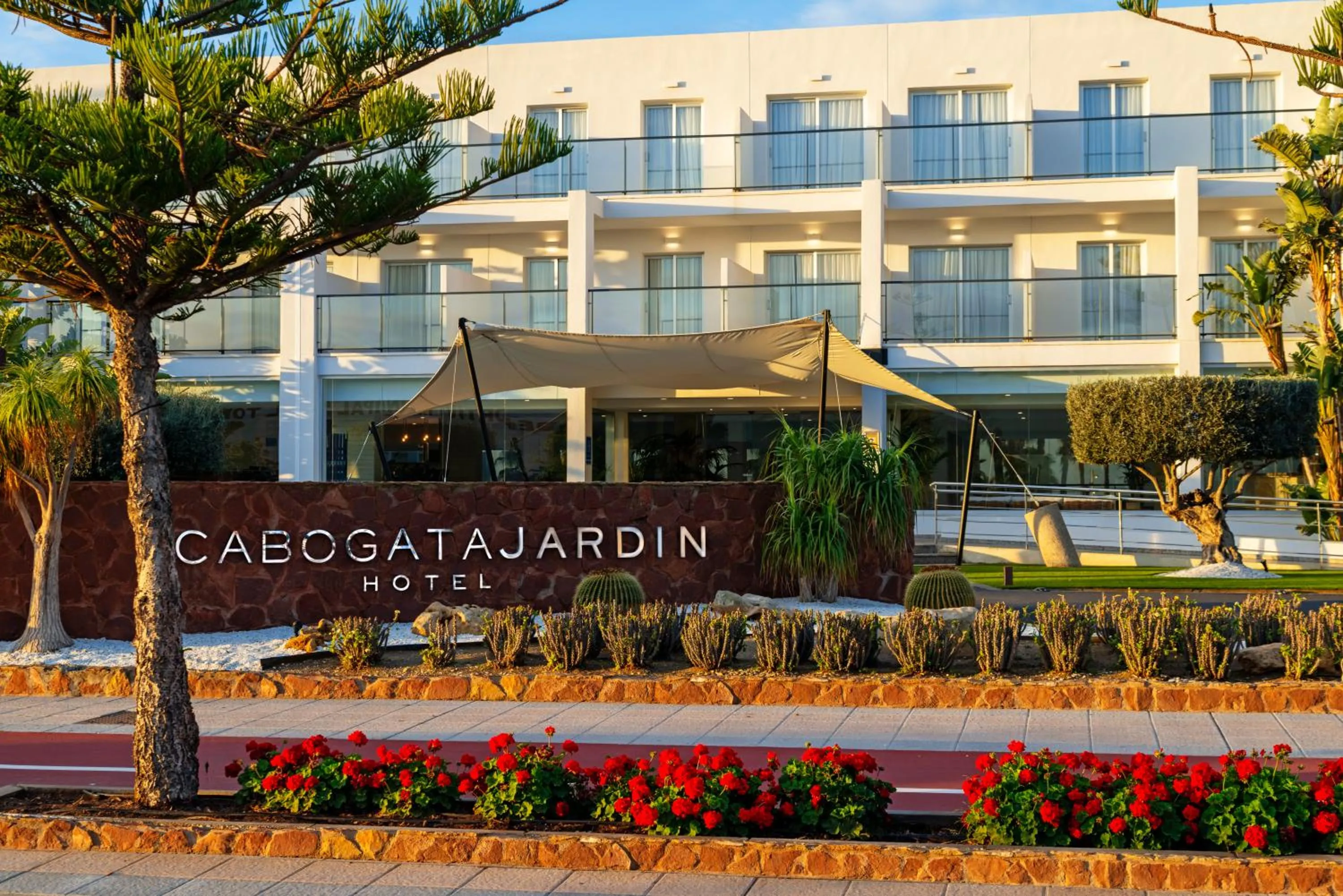 Property building in Hotel Cabogata Jardín