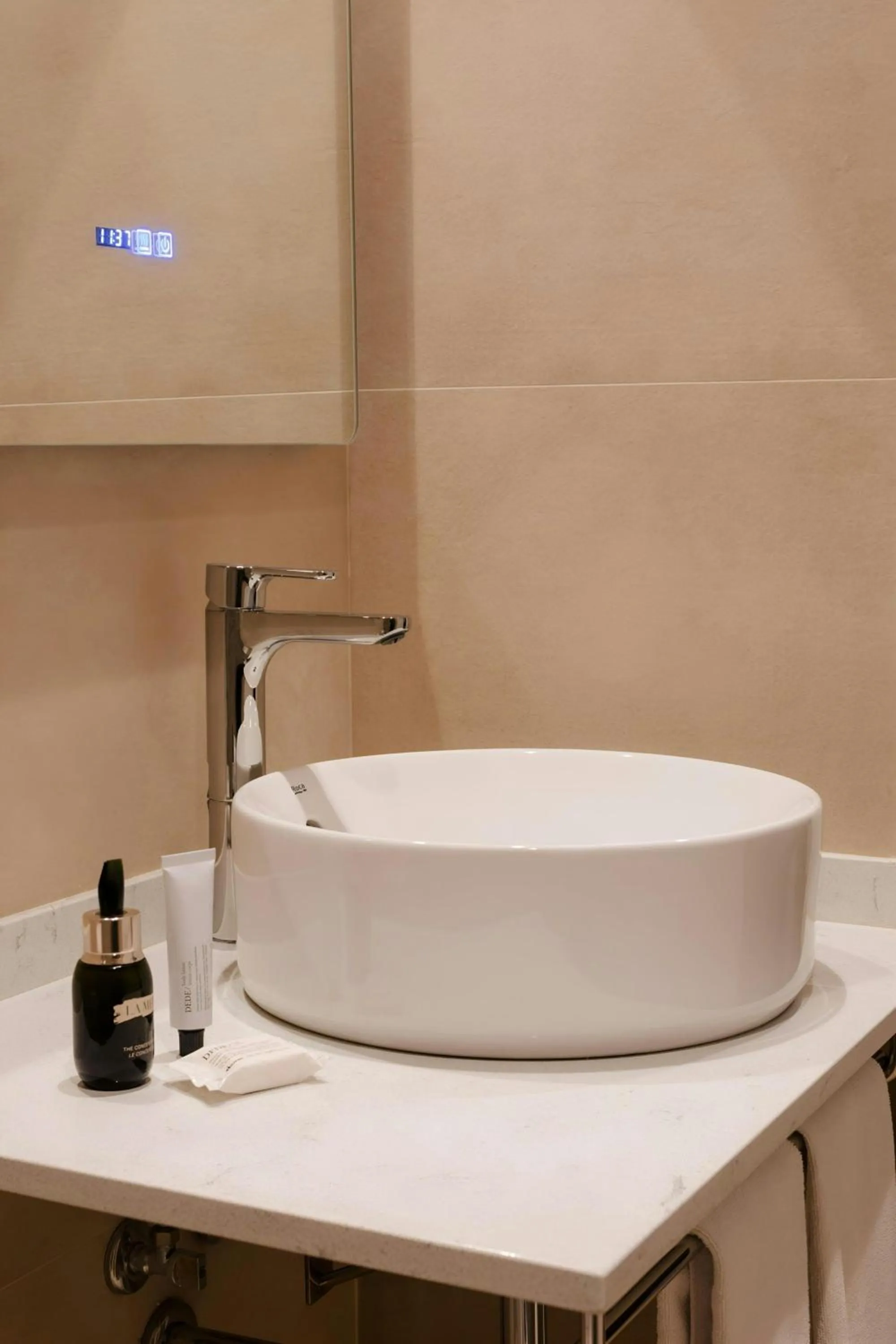 Bathroom in Los Arcos Hotel Gothic Quarter, Sonder by Marriott Bonvoy