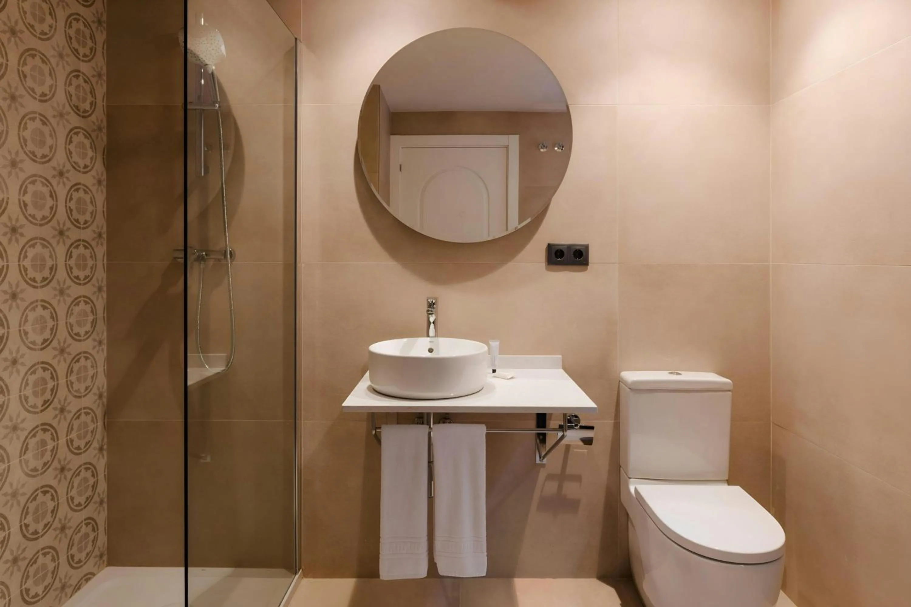 Bathroom in Los Arcos Hotel Gothic Quarter, Sonder by Marriott Bonvoy