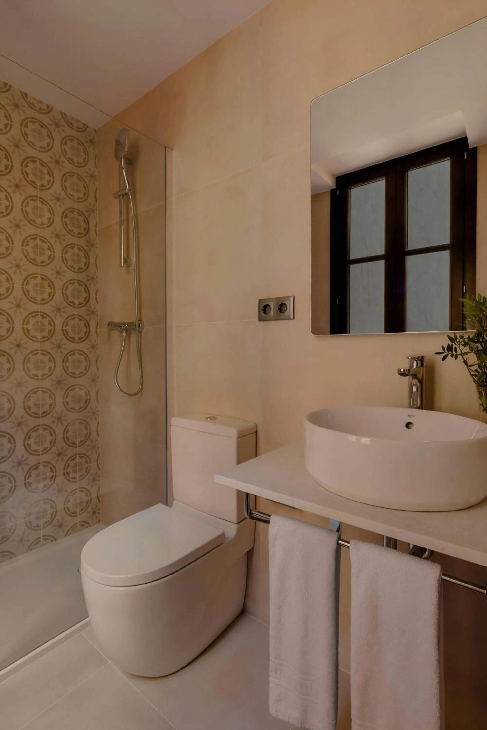 Bathroom in Los Arcos Hotel Gothic Quarter, Sonder by Marriott Bonvoy