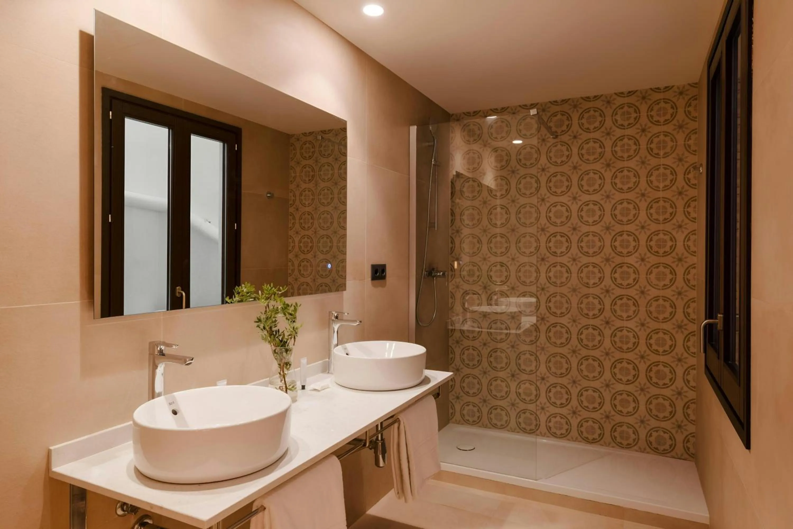 Bathroom in Los Arcos Hotel Gothic Quarter, Sonder by Marriott Bonvoy