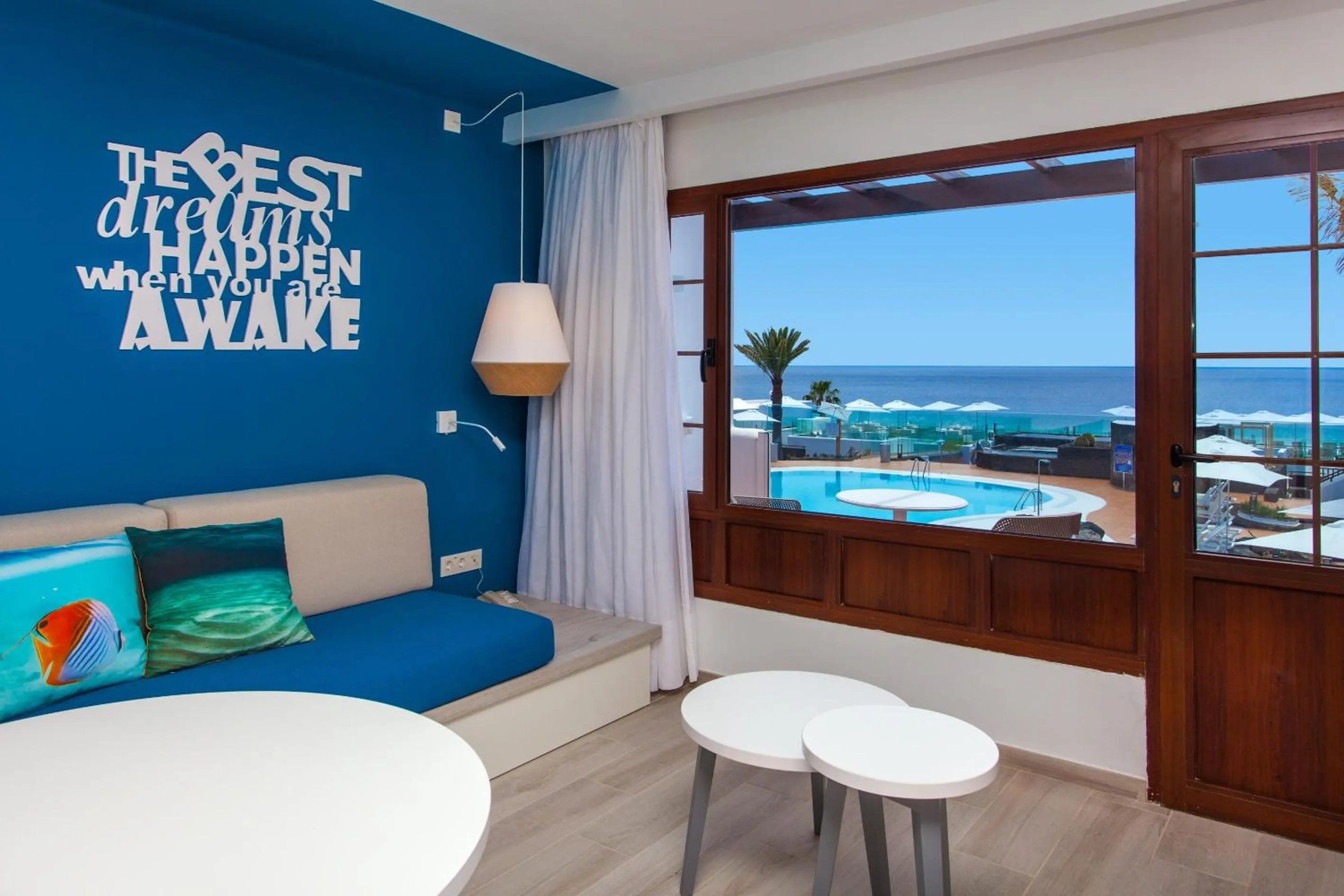 Photo of the whole room, Bed in R2 Bahia Kontiki