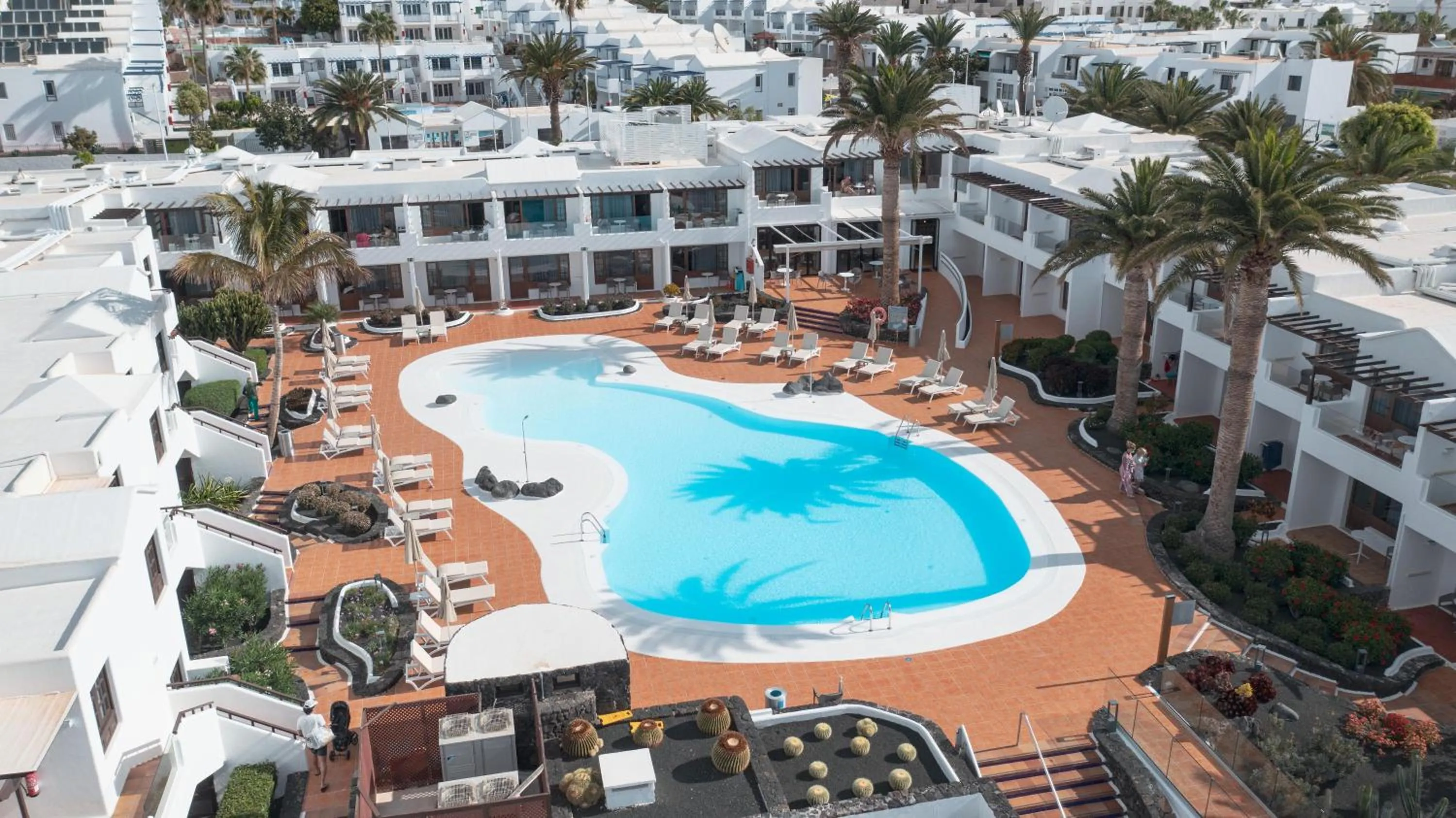 Swimming pool in R2 Bahia Kontiki