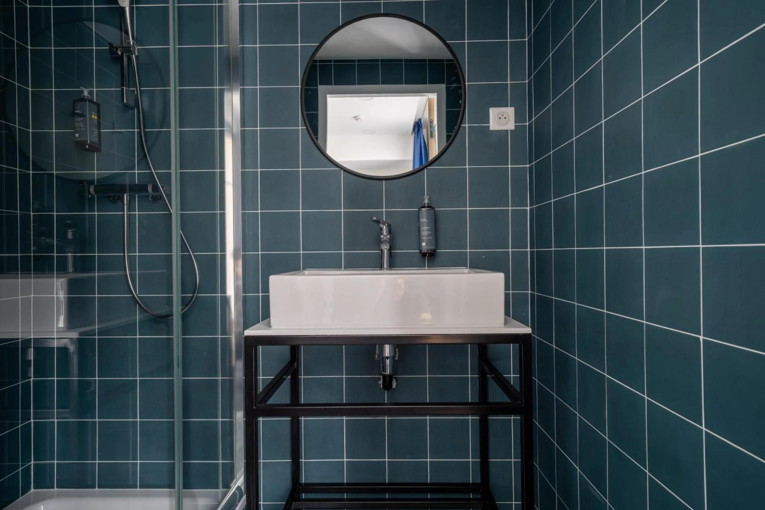 Bathroom in Beau M Paris