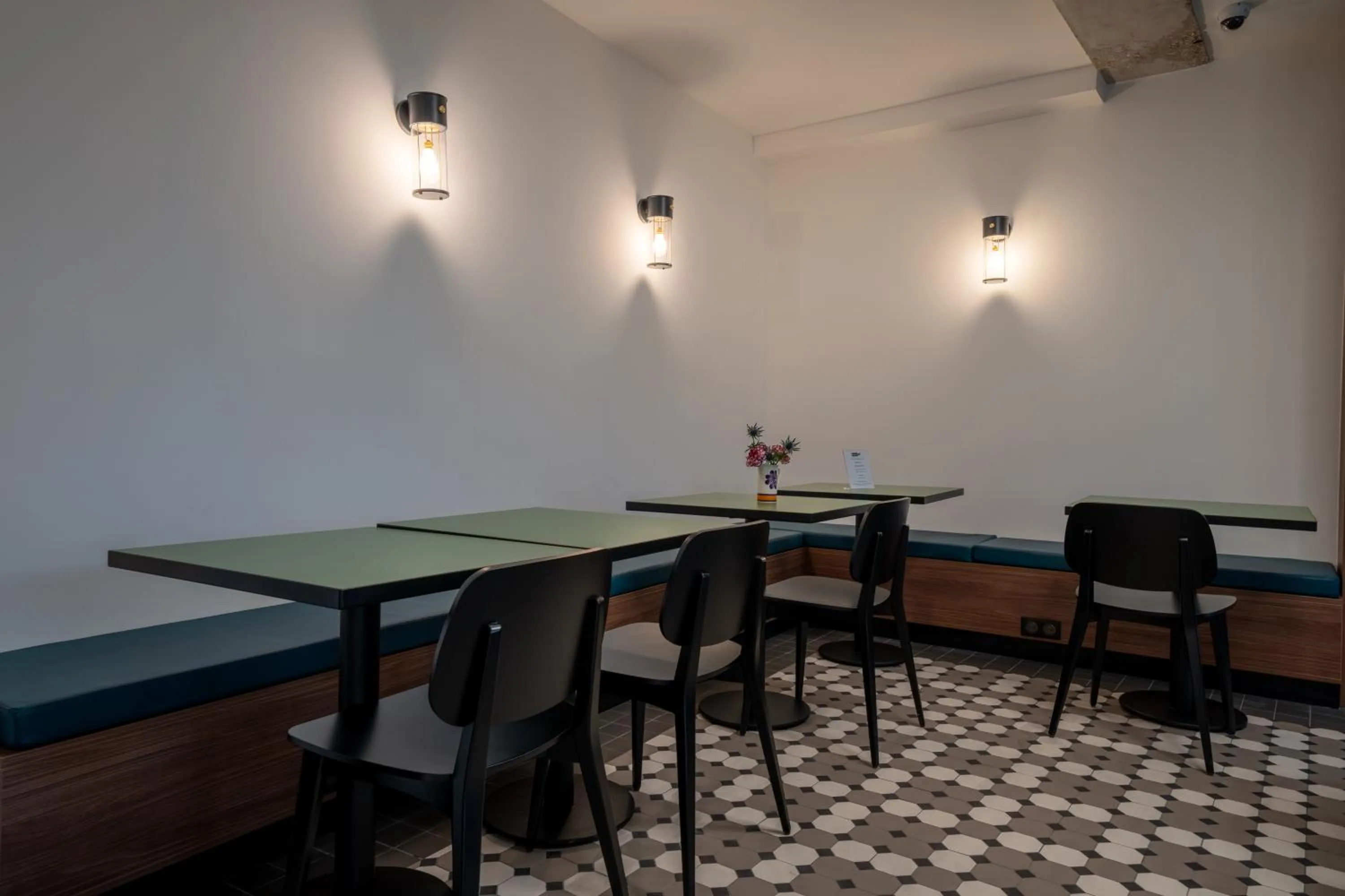 Restaurant/places to eat in Beau M Paris