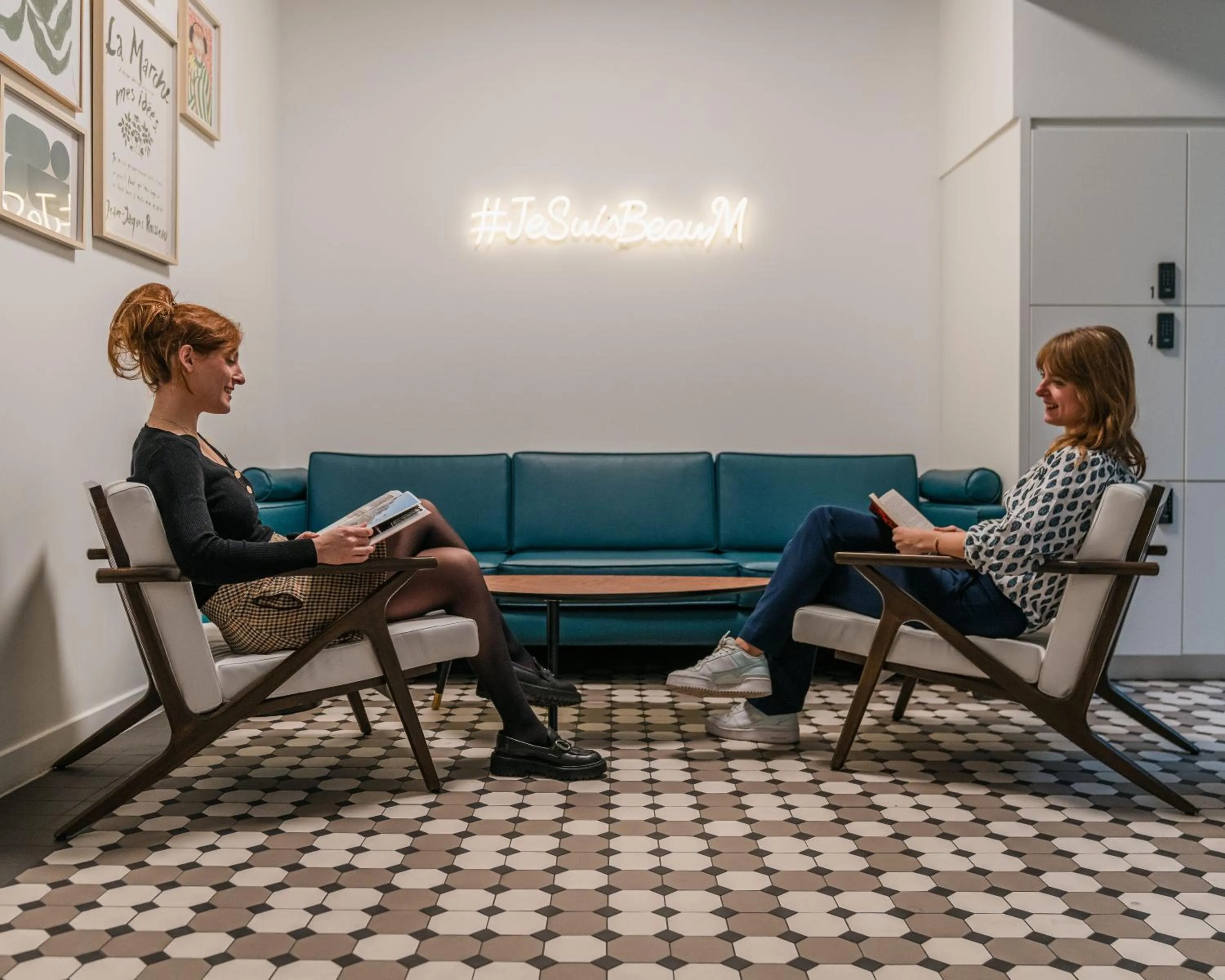 Property building in Beau M Paris