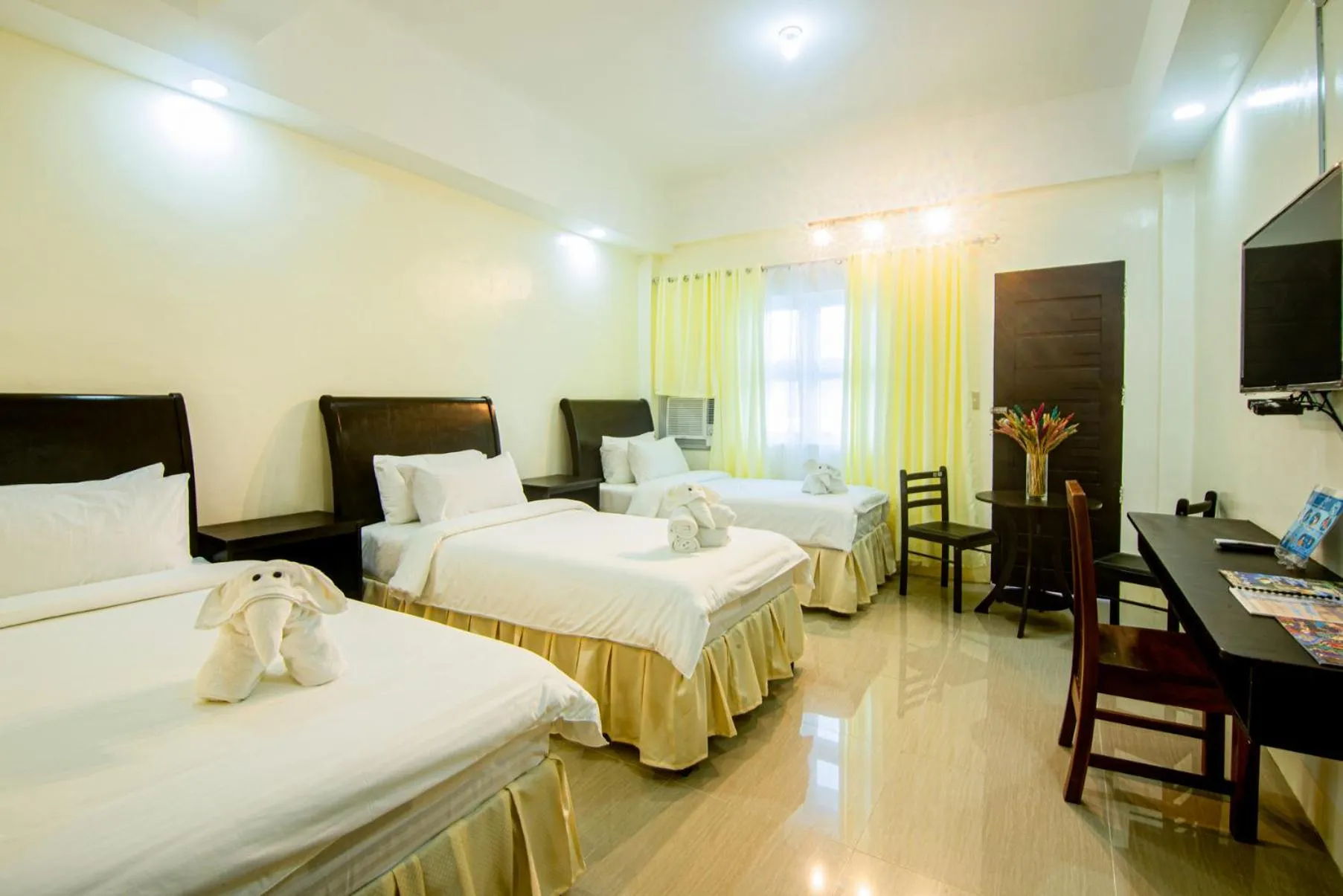 Bedroom, Bed in Boulder-Bay Residences