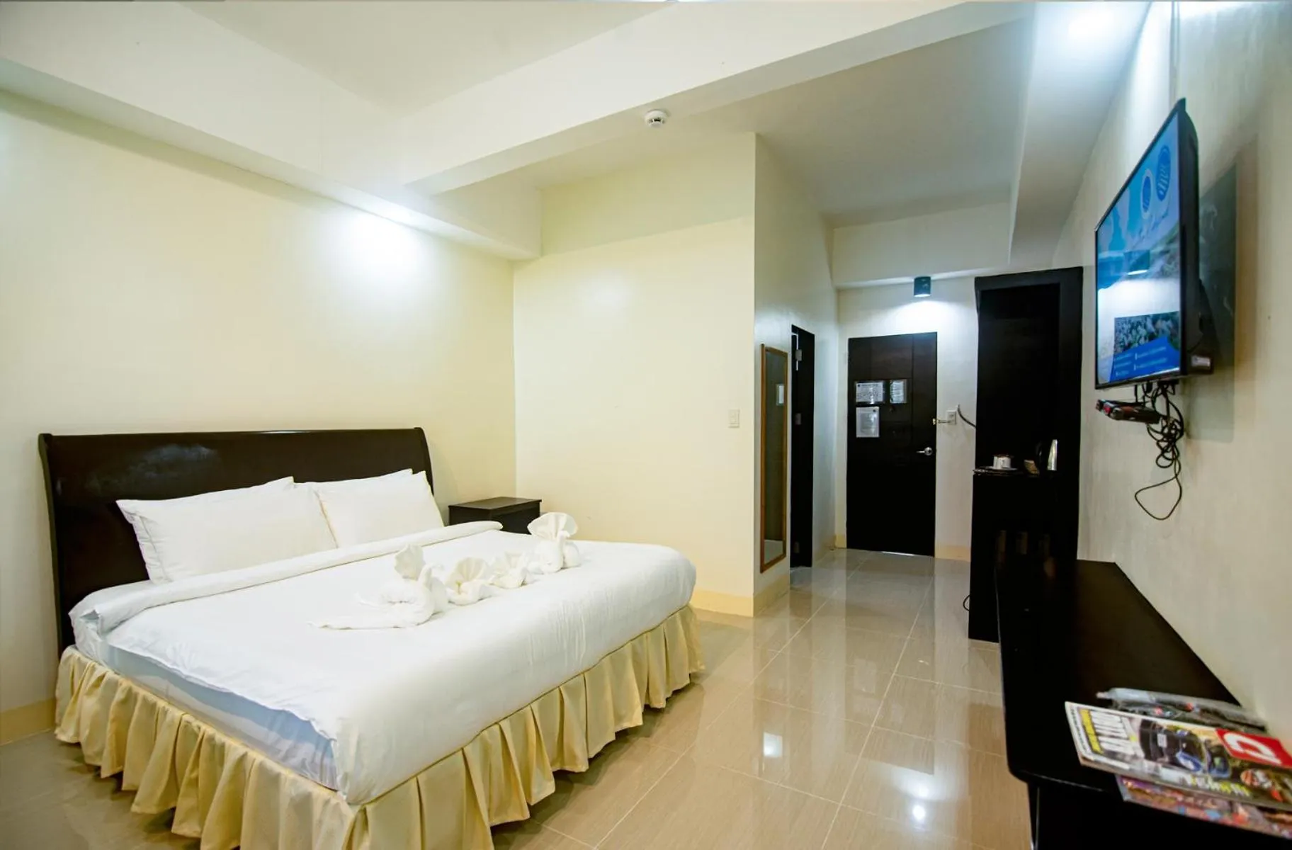 Bedroom, Bed in Boulder-Bay Residences