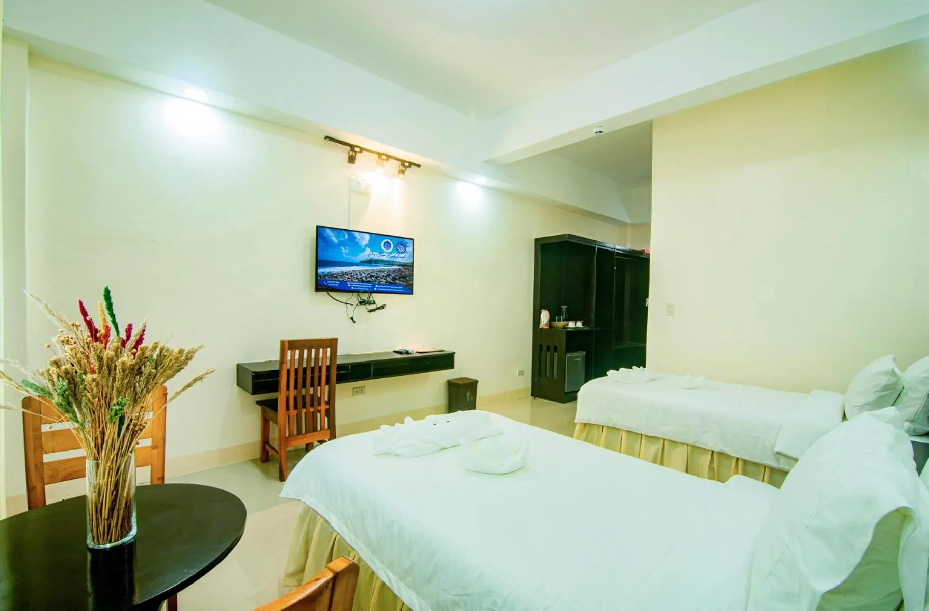 Bedroom, Bed in Boulder-Bay Residences