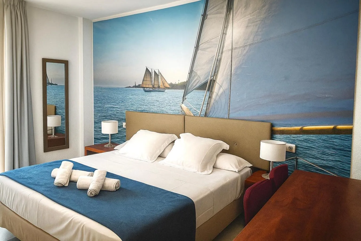 Shower, Bed in Hotel Sol Almería