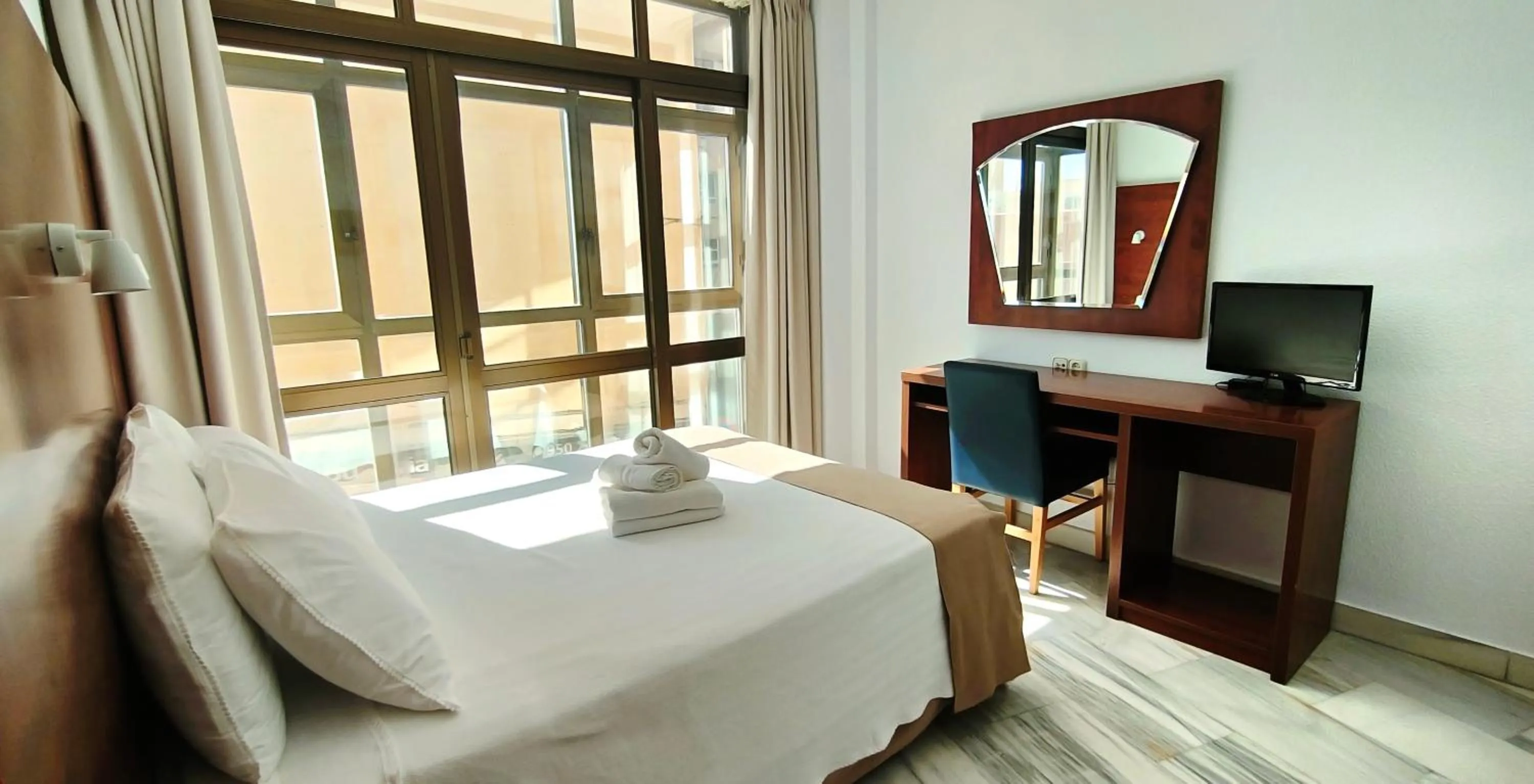 Bedroom, Bed in Hotel Sol Almería