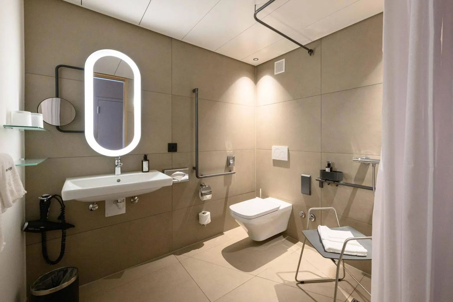 Toilet in Stoos Lodge