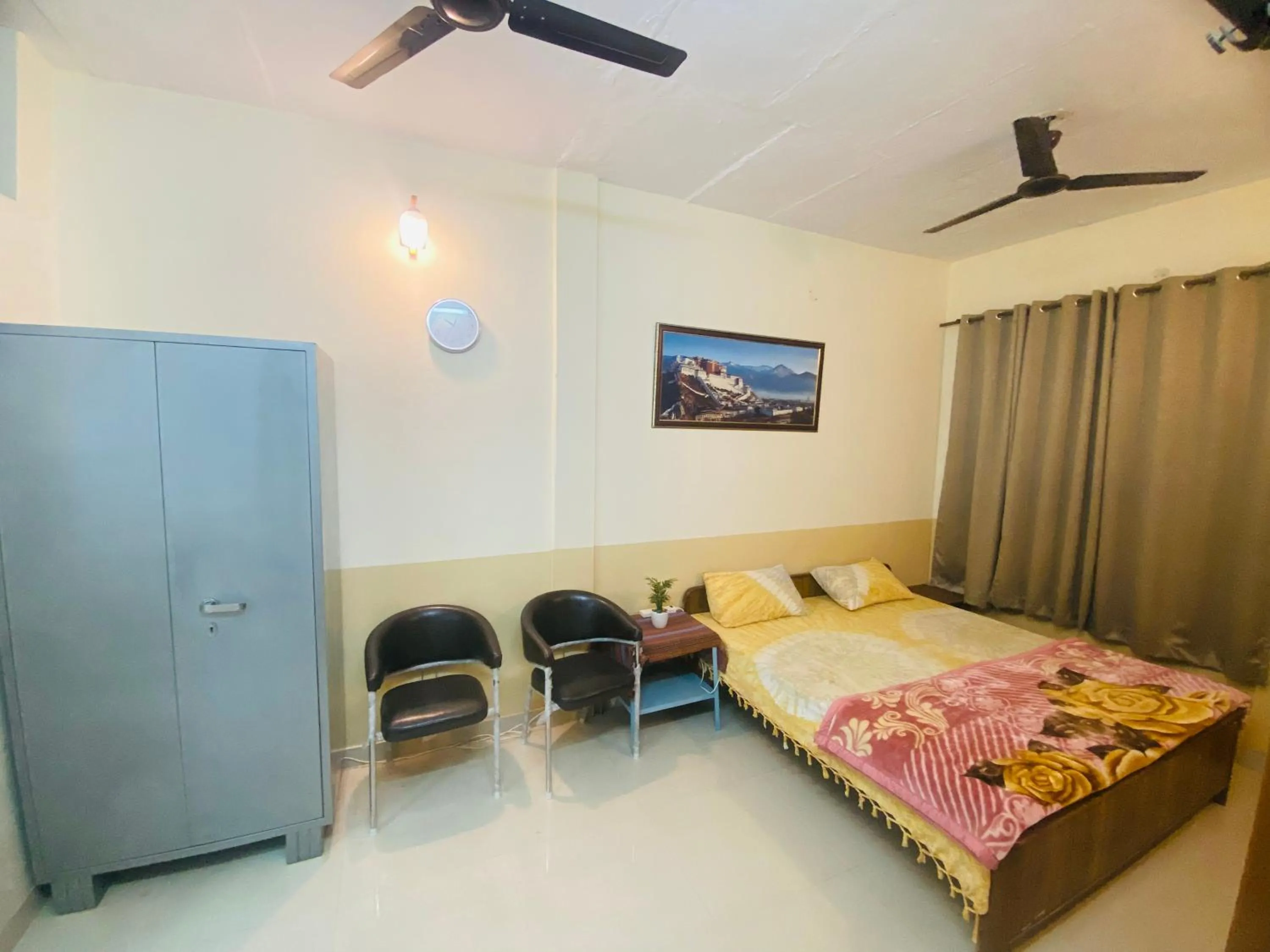 Bed in Negi Lodge Chandigarh