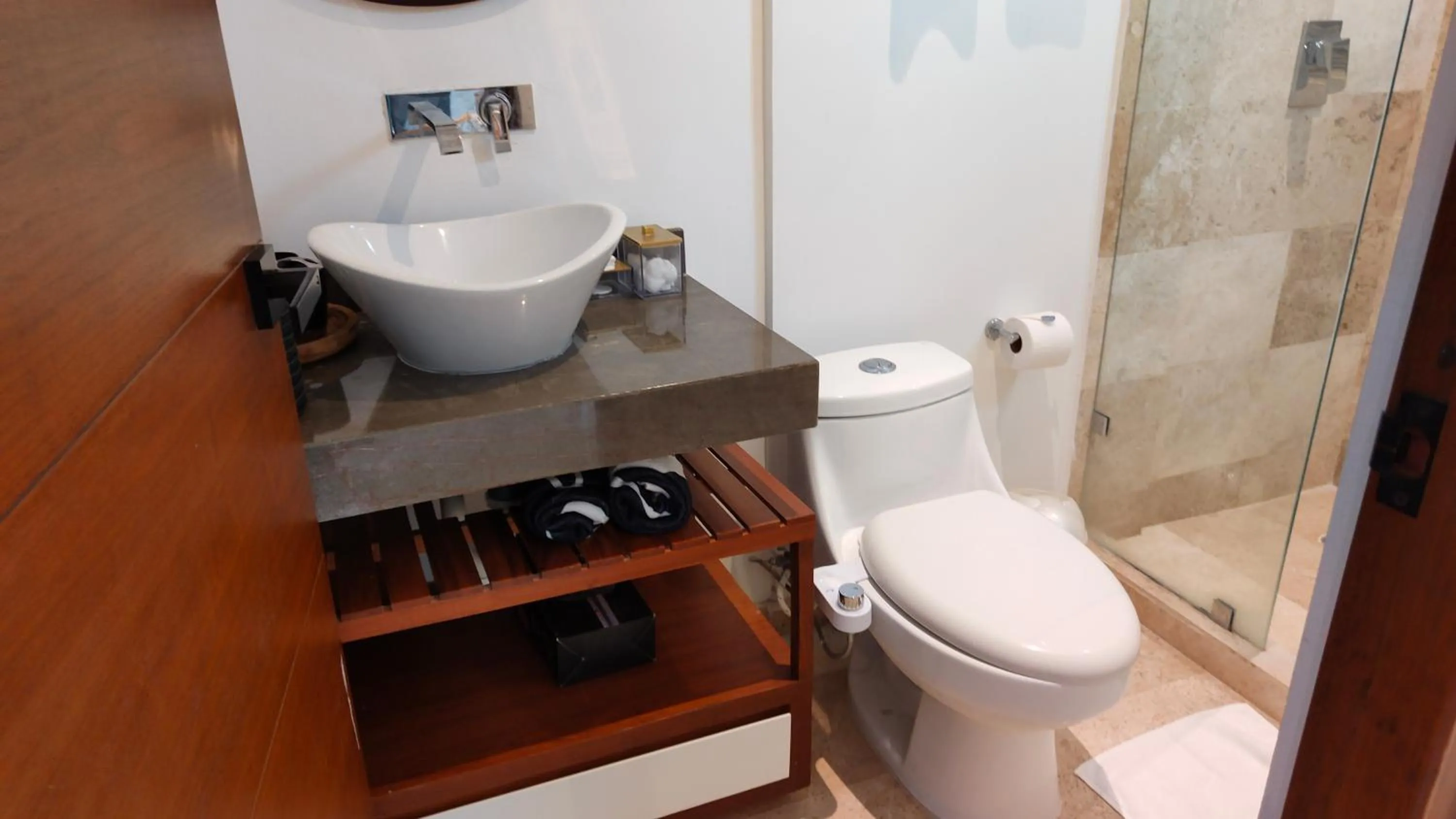 Shower in Emiliano 42 Condos Boutique