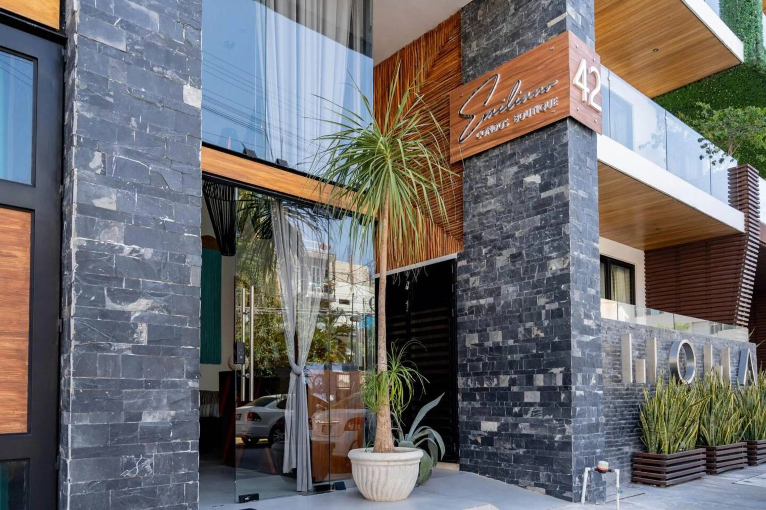 Property building in Emiliano 42 Condos Boutique