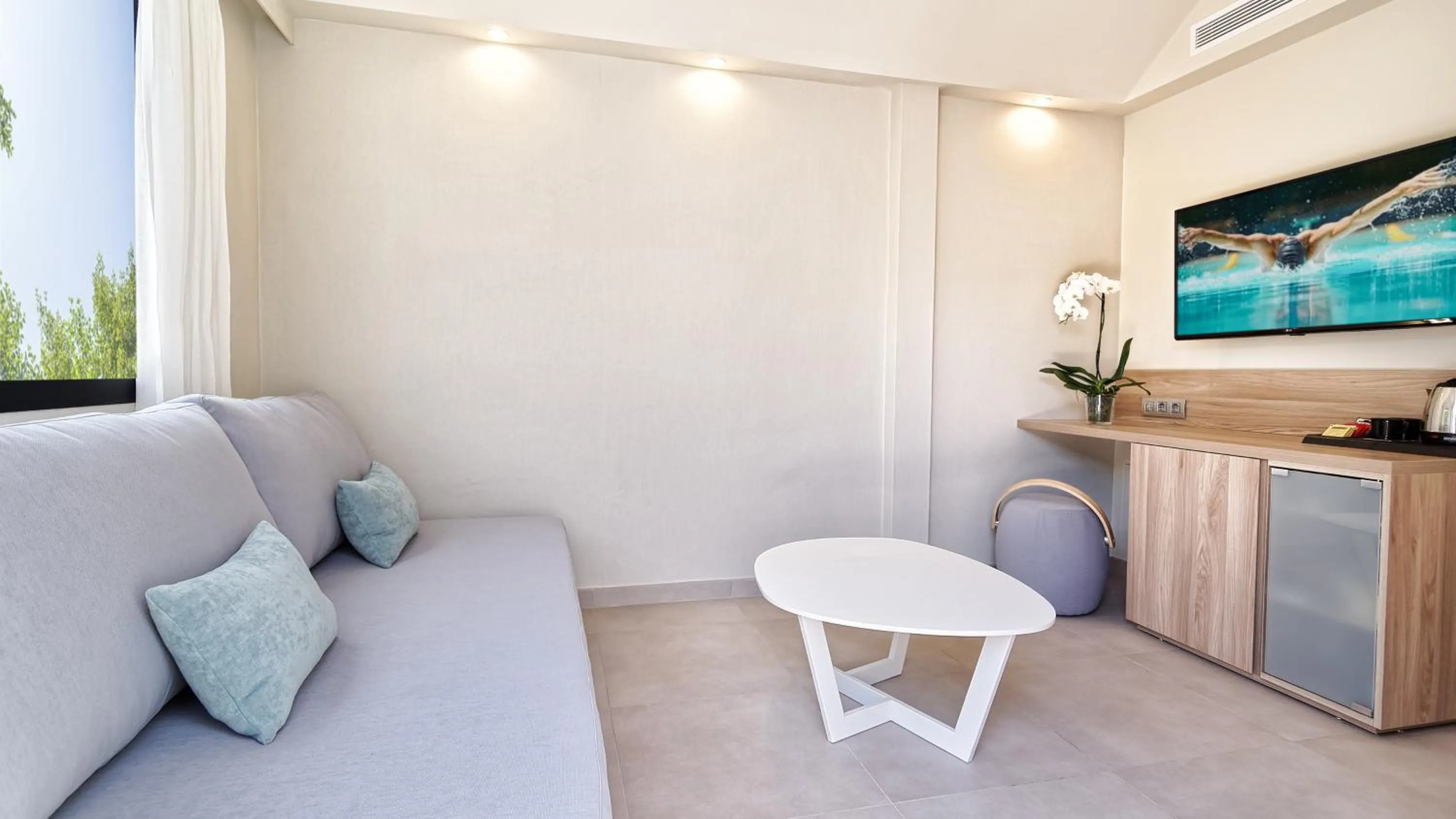 Communal lounge/ TV room in Club Maspalomas Suites & Spa - Adults Only