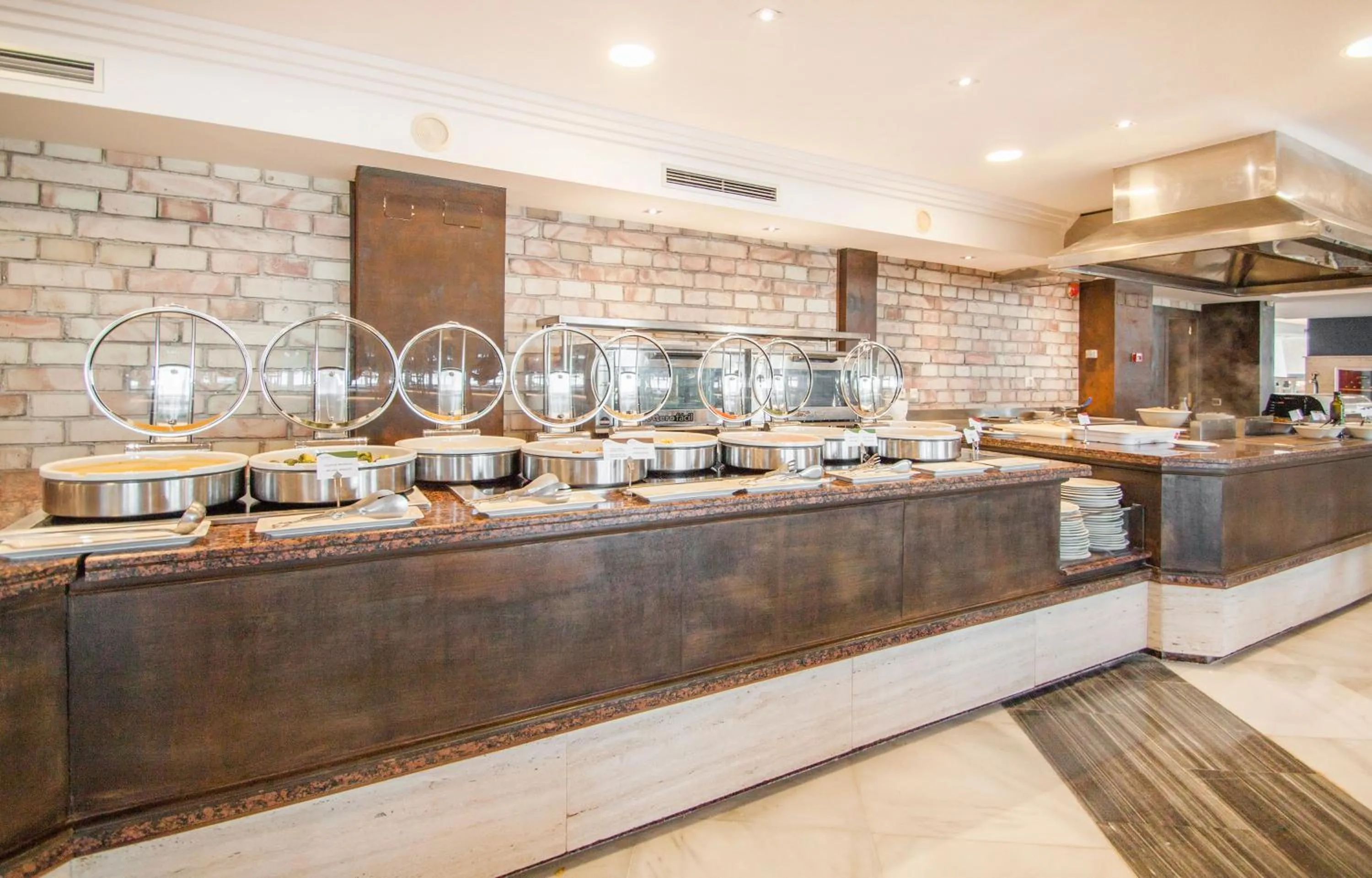 Food and drinks in Catalonia del Mar - Adults Only