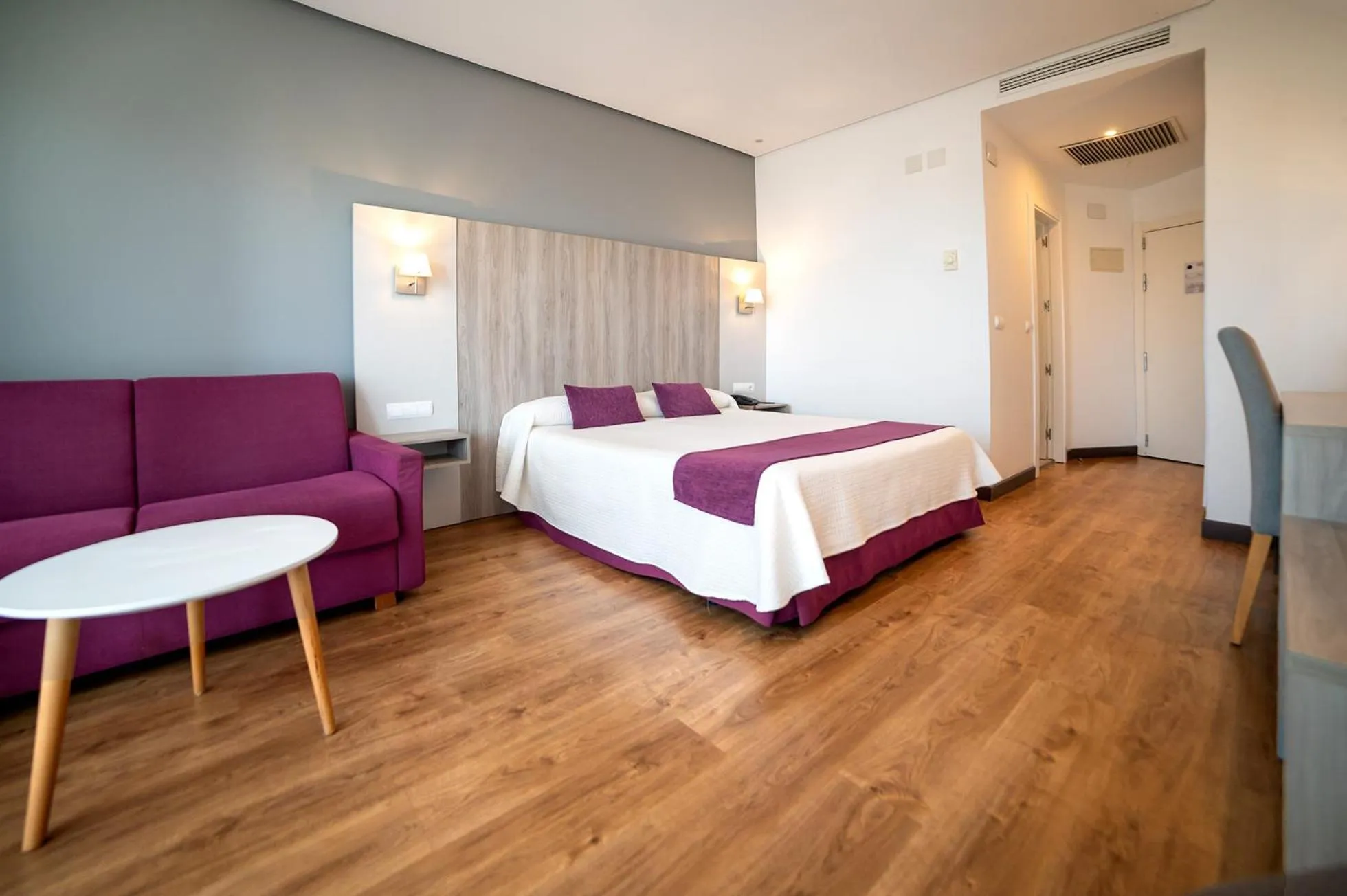 Photo of the whole room, Bed in Albir Playa Hotel & Spa
