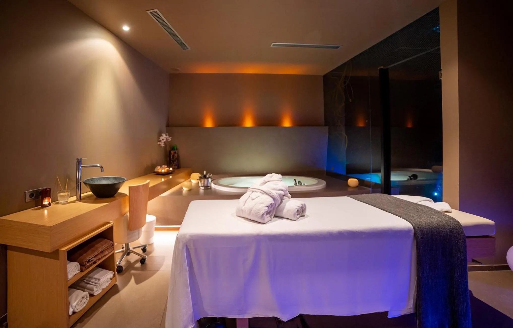 Massage, Bed in Albir Playa Hotel & Spa