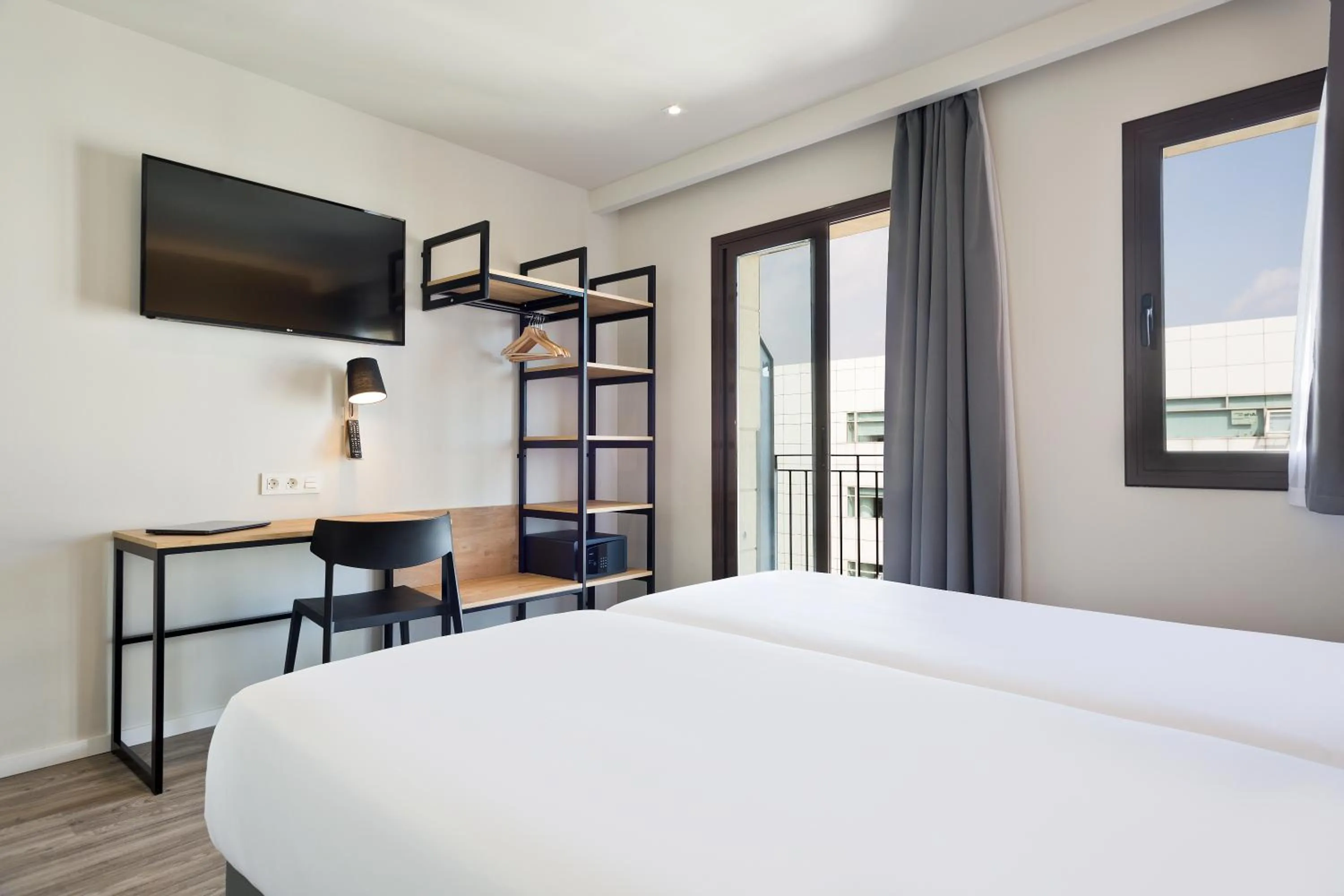 Bed in Acta BCN 40