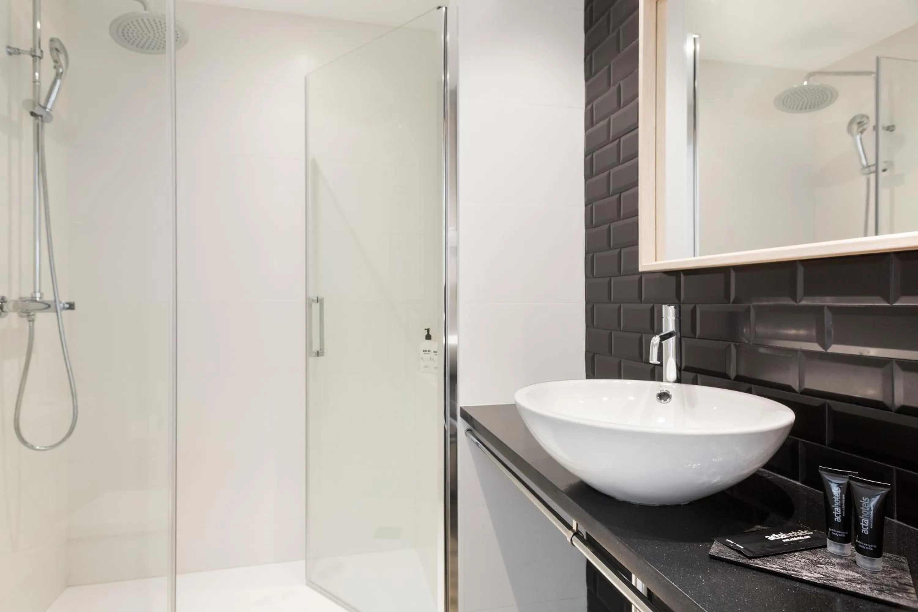 Shower in Acta BCN 40