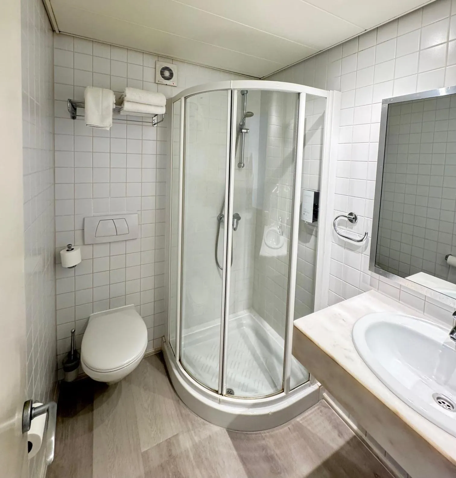 Shower in Hotel Ancora