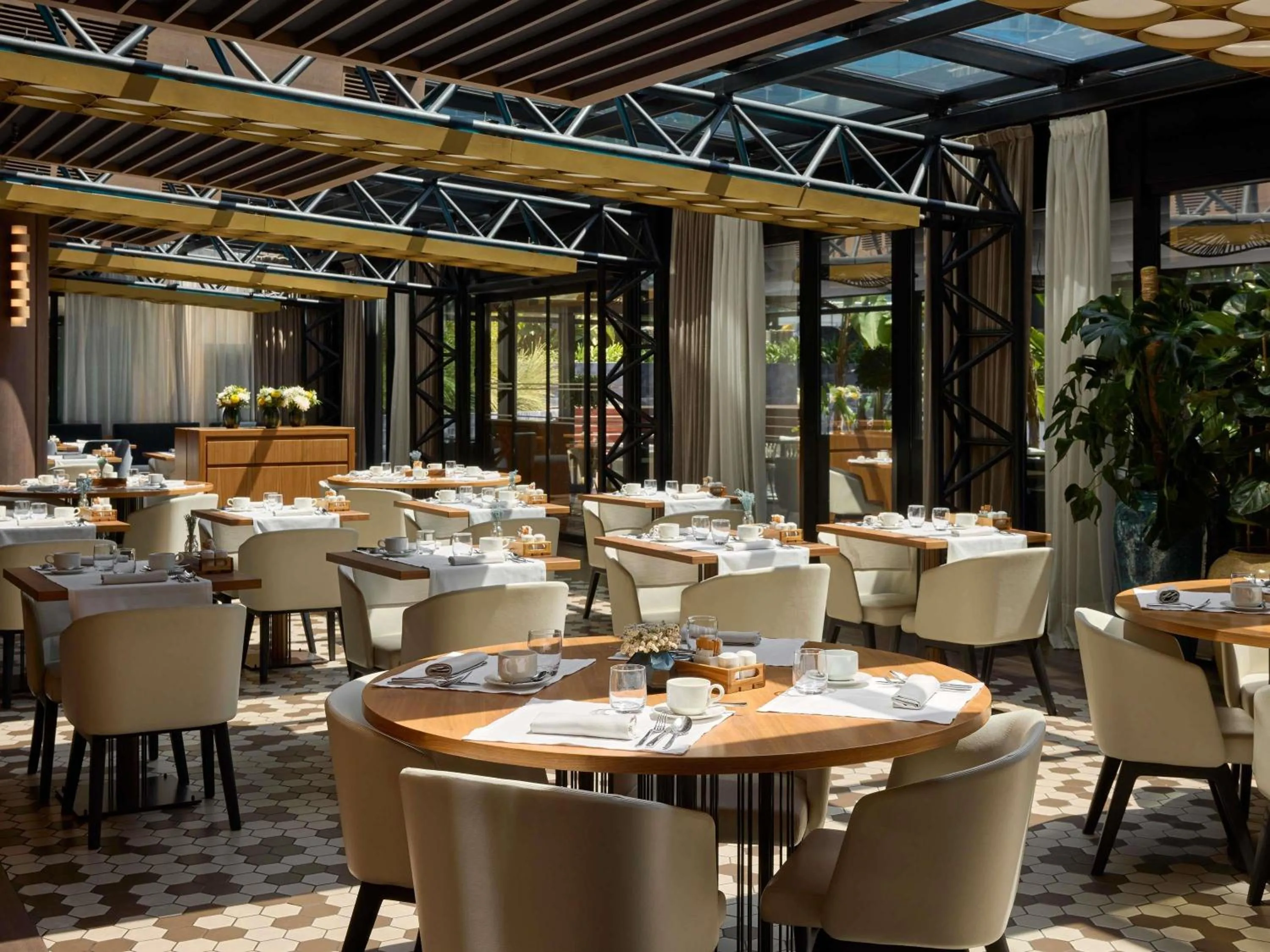 Restaurant/places to eat in Sofitel Barcelona Skipper