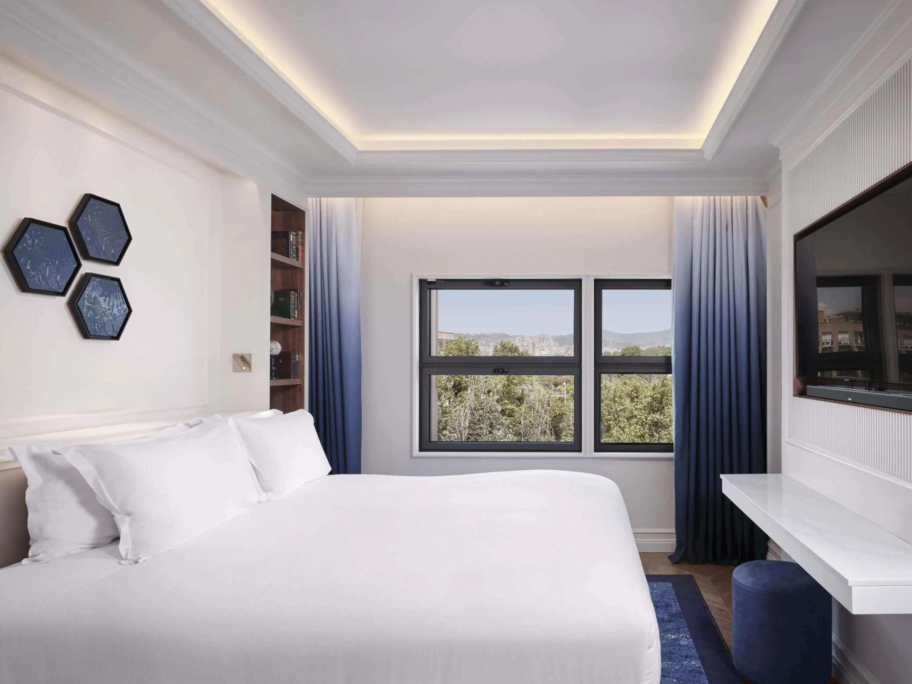 Bedroom, Bed in Sofitel Barcelona Skipper