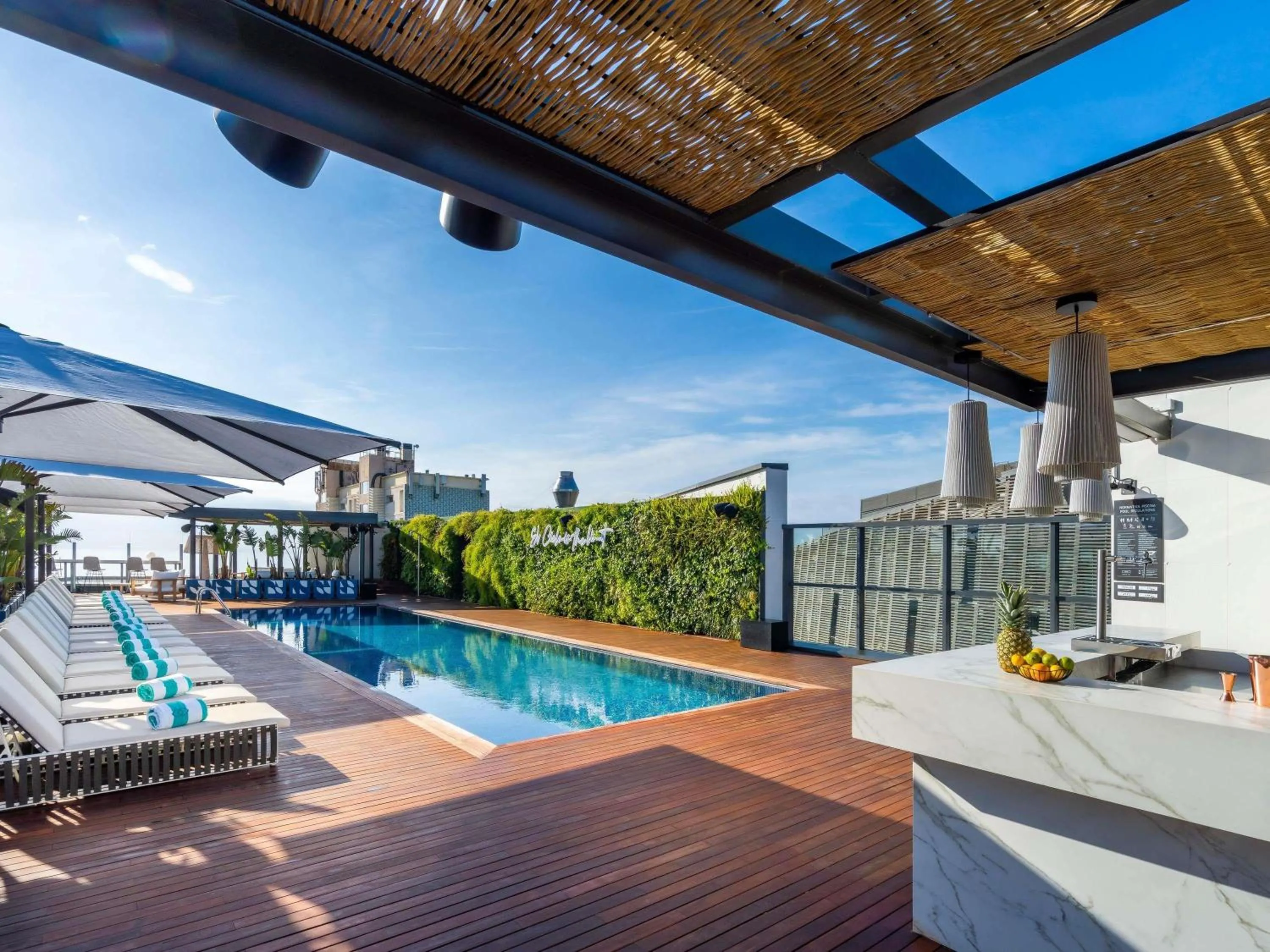 Lounge or bar in Sofitel Barcelona Skipper