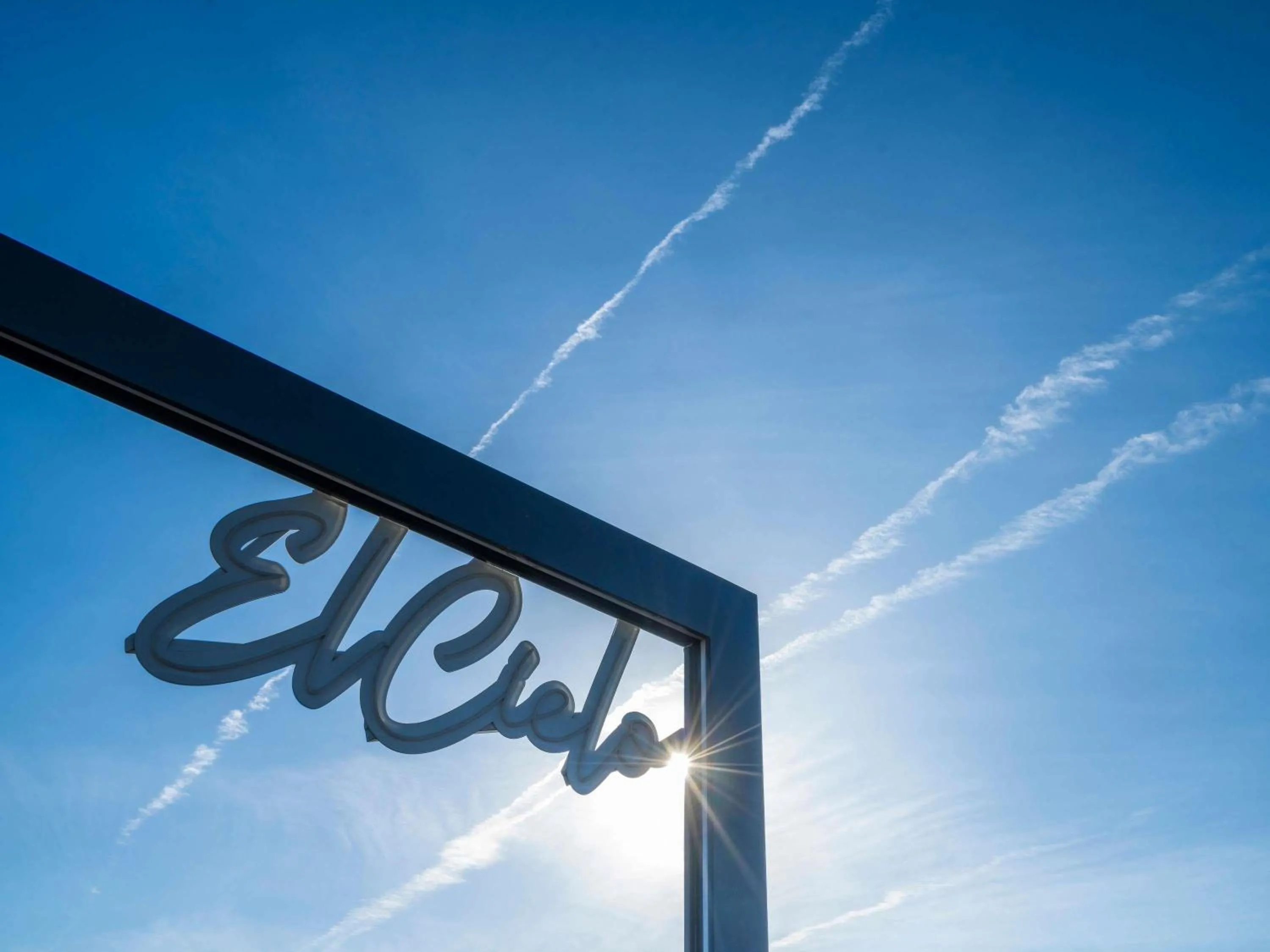 Lounge or bar in Sofitel Barcelona Skipper