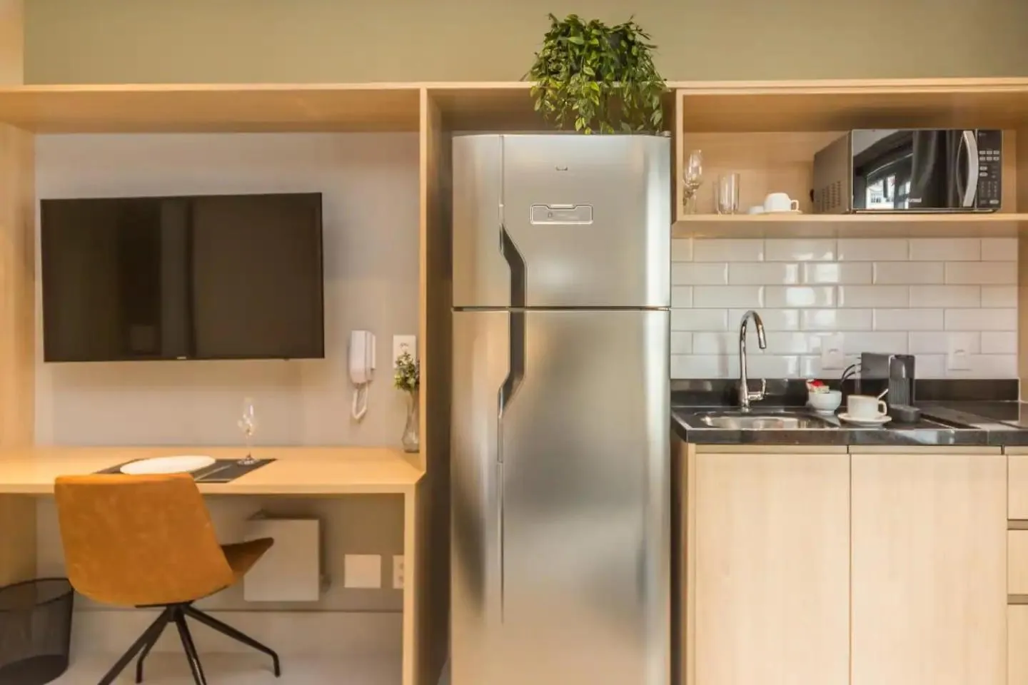 Kitchen or kitchenette in Cozzy Suites Paraíso Hotel