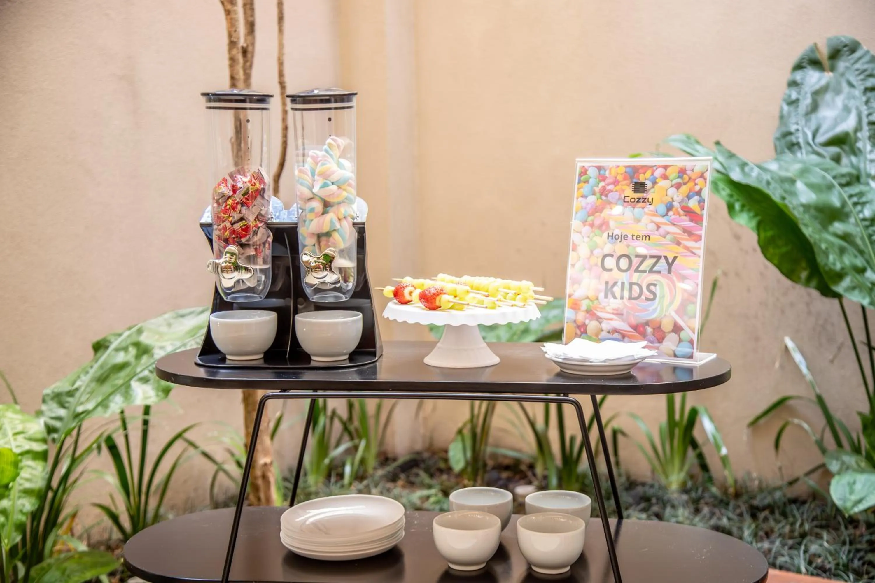 Food and drinks in Cozzy Suites Paraíso Hotel