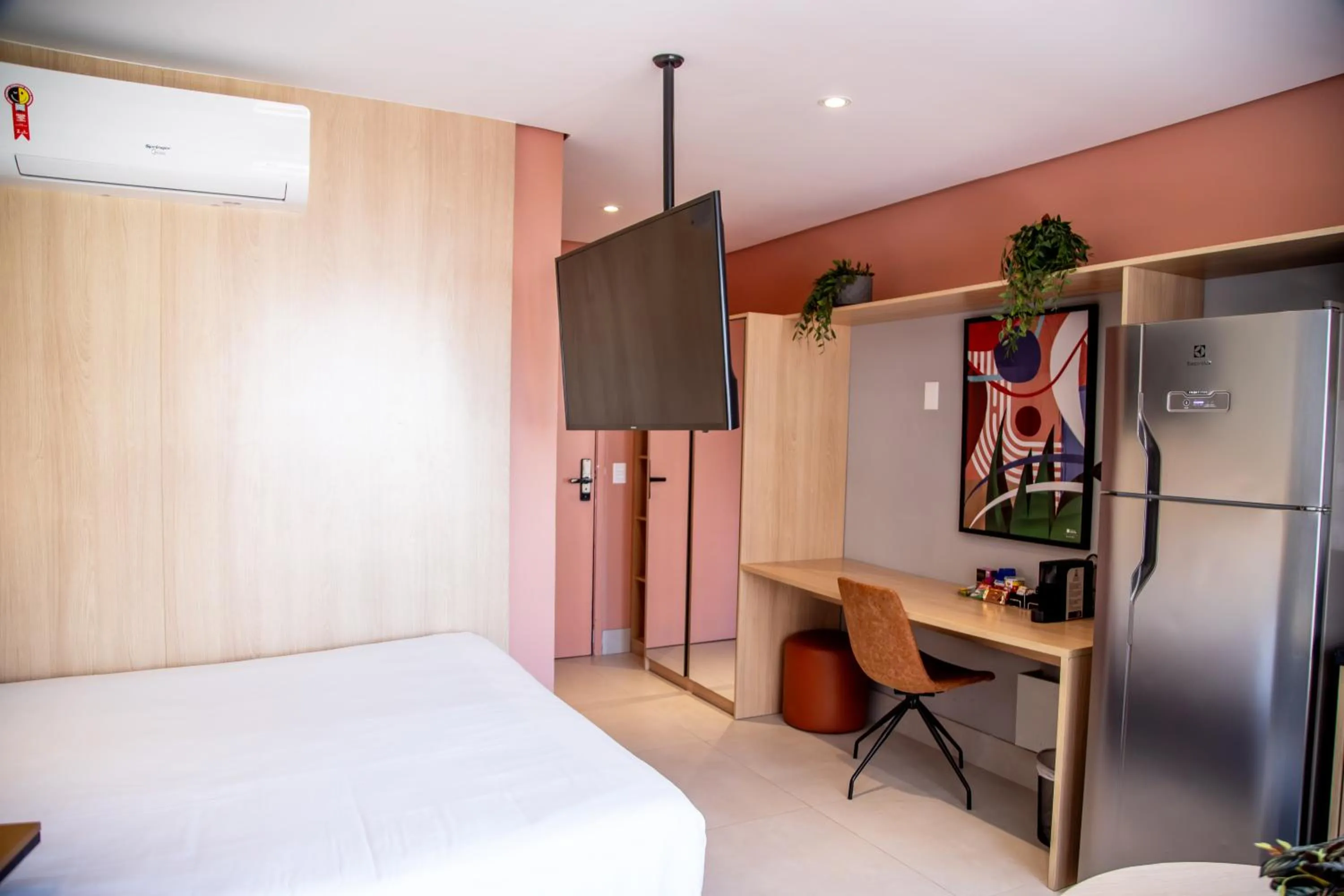 Photo of the whole room, Bed in Cozzy Suites Paraíso Hotel