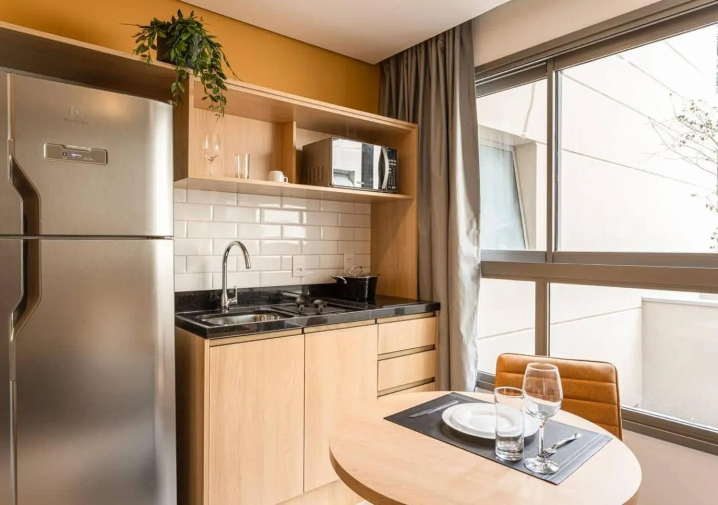 Kitchen or kitchenette in Cozzy Suites Paraíso Hotel