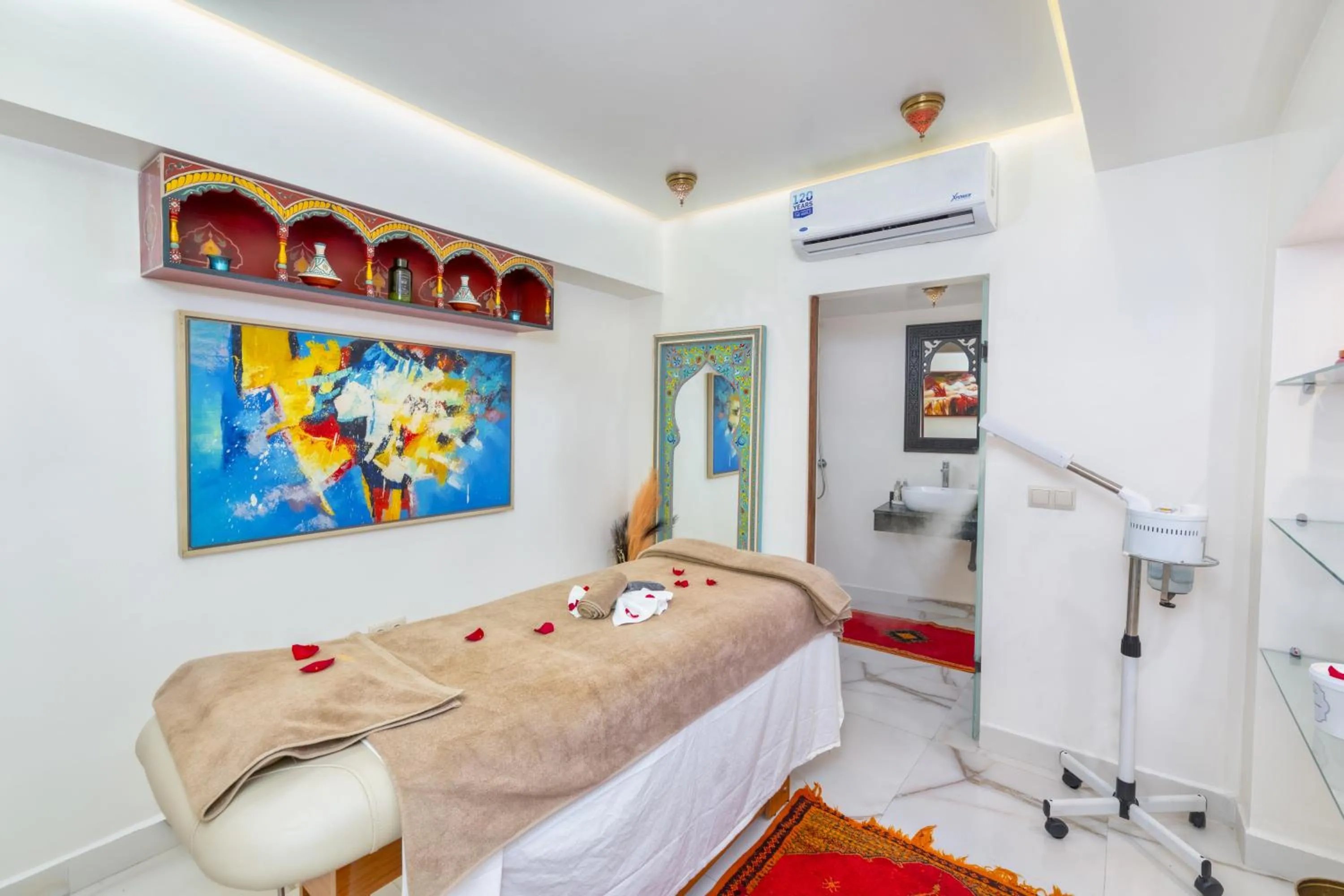 Massage, Bed in Riad Diamond Of Marrakech & Spa
