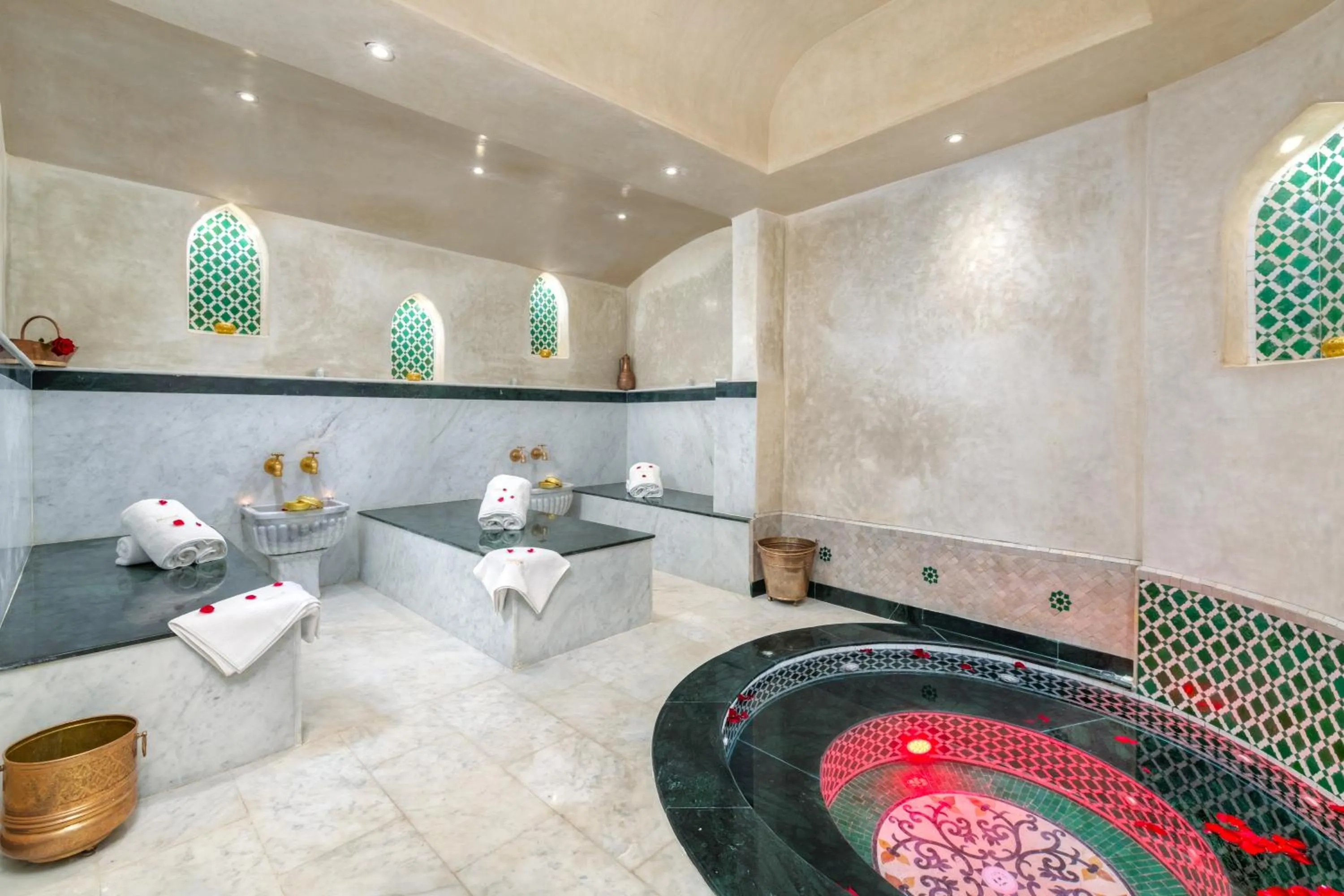 Hot Tub in Riad Diamond Of Marrakech & Spa