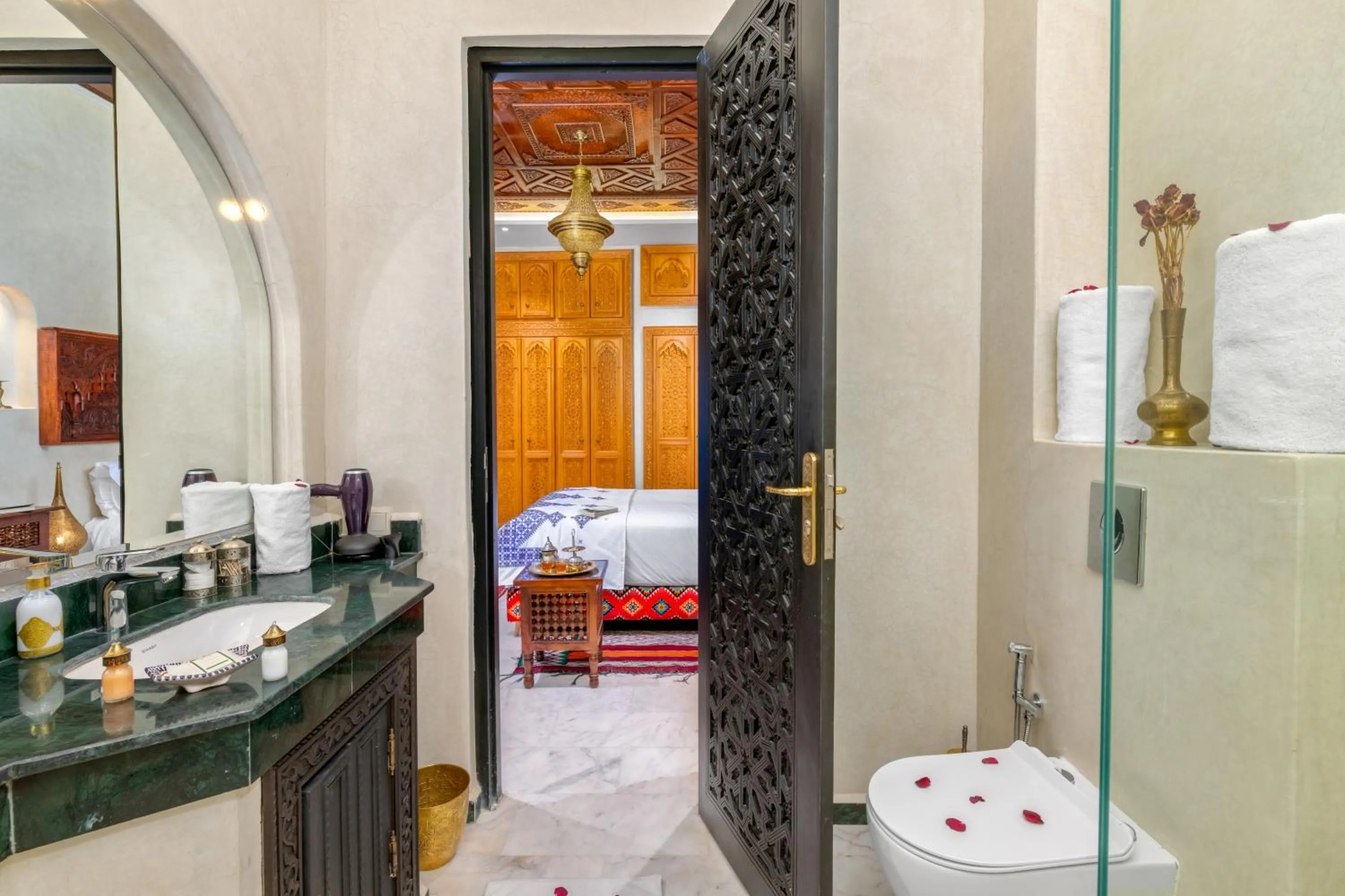 Bathroom, Bed in Riad Diamond Of Marrakech & Spa