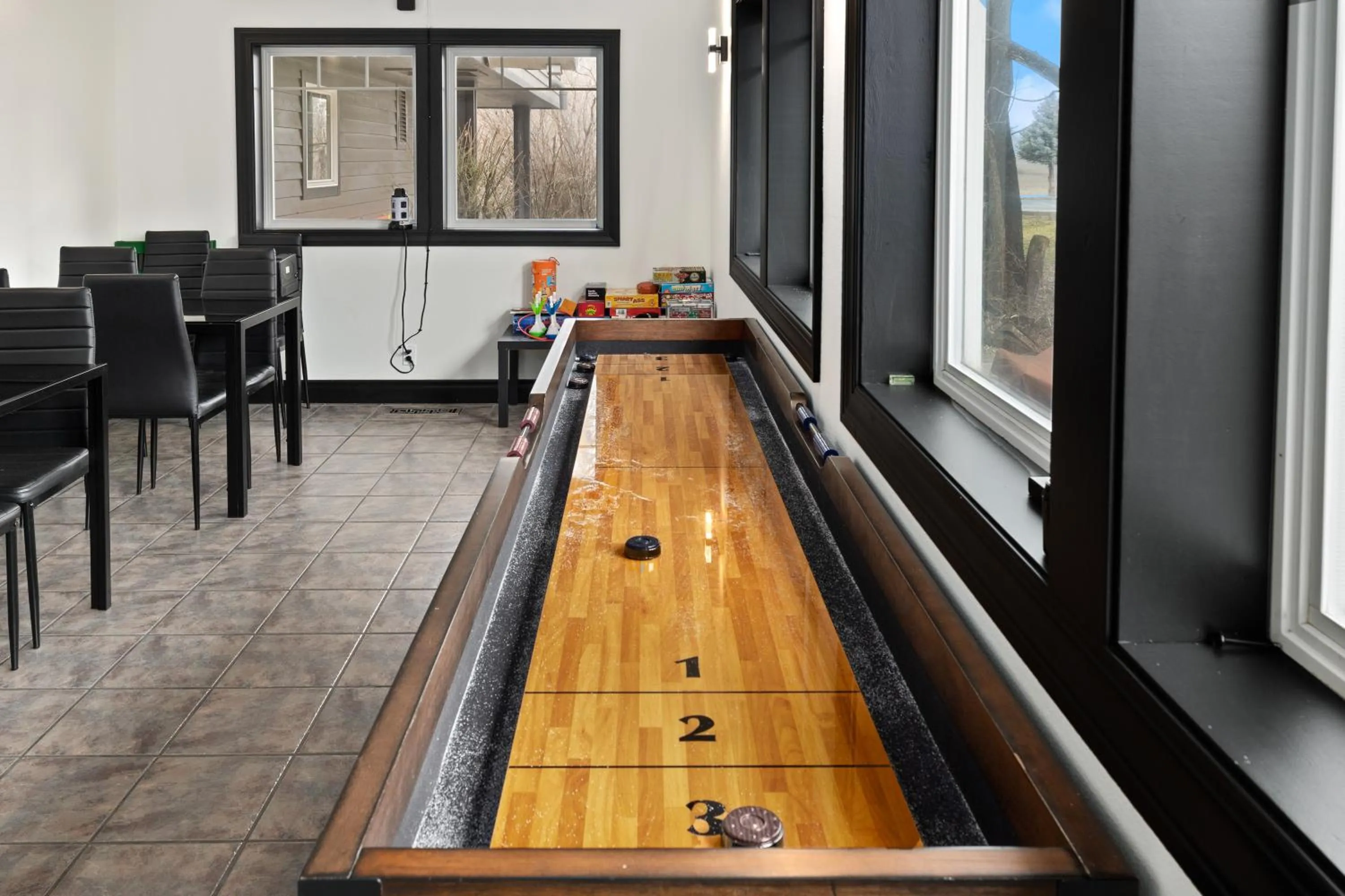 Communal lounge/ TV room in Icon Inn