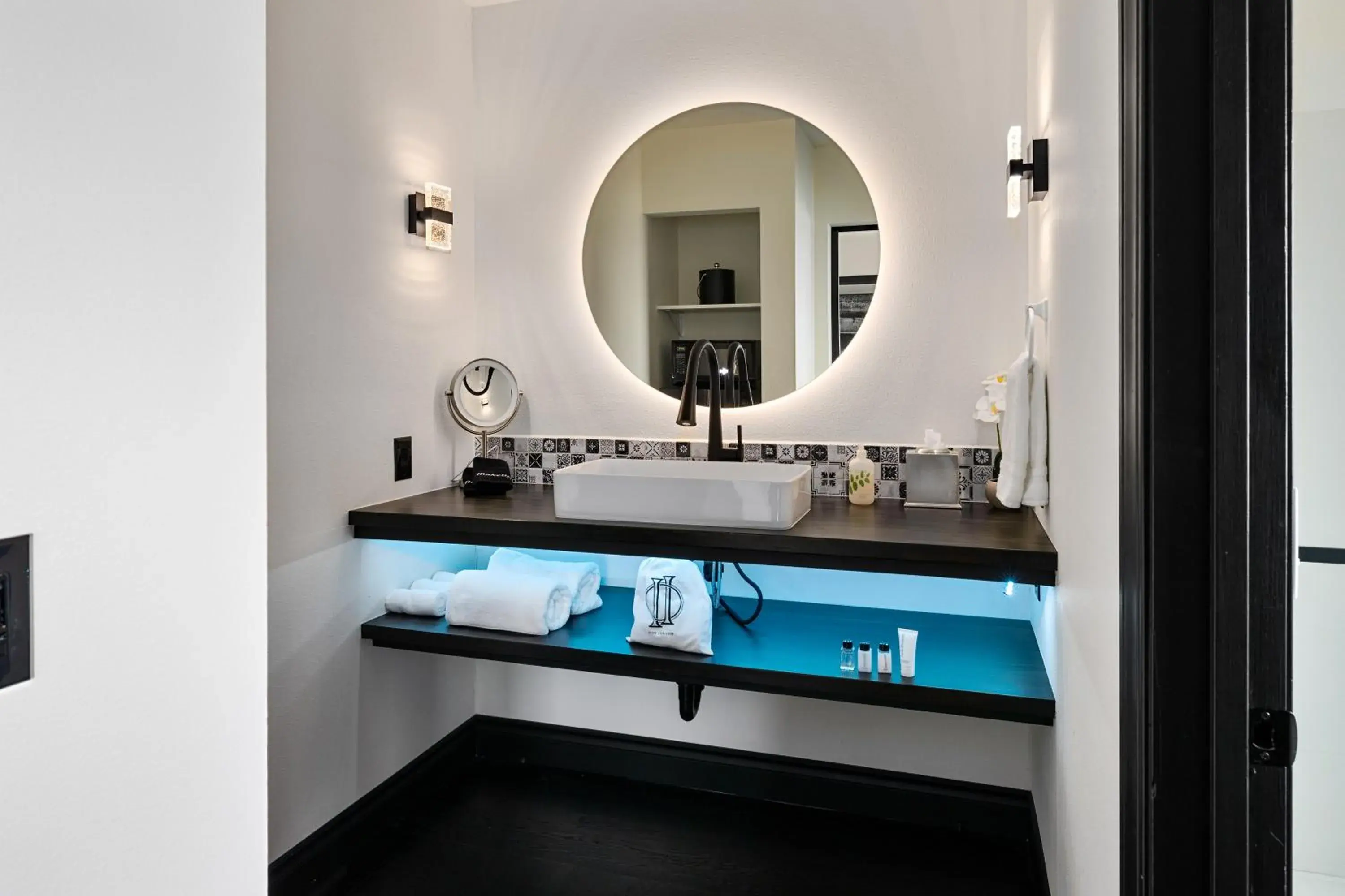 Deluxe Double Room in Icon Inn Deluxe Double Room in Icon Inn