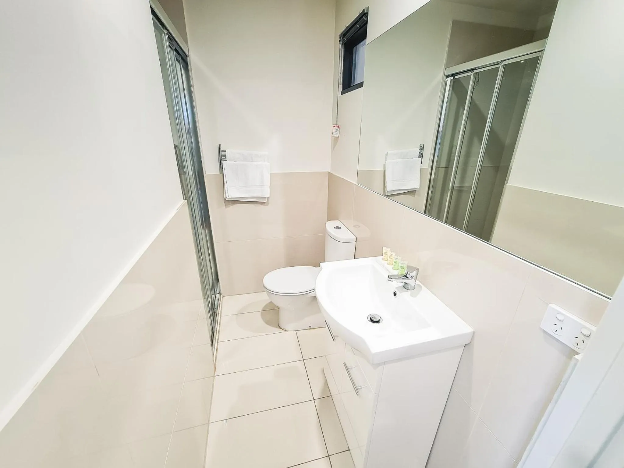 Toilet in Exodus Dandenong Apartment Hotel
