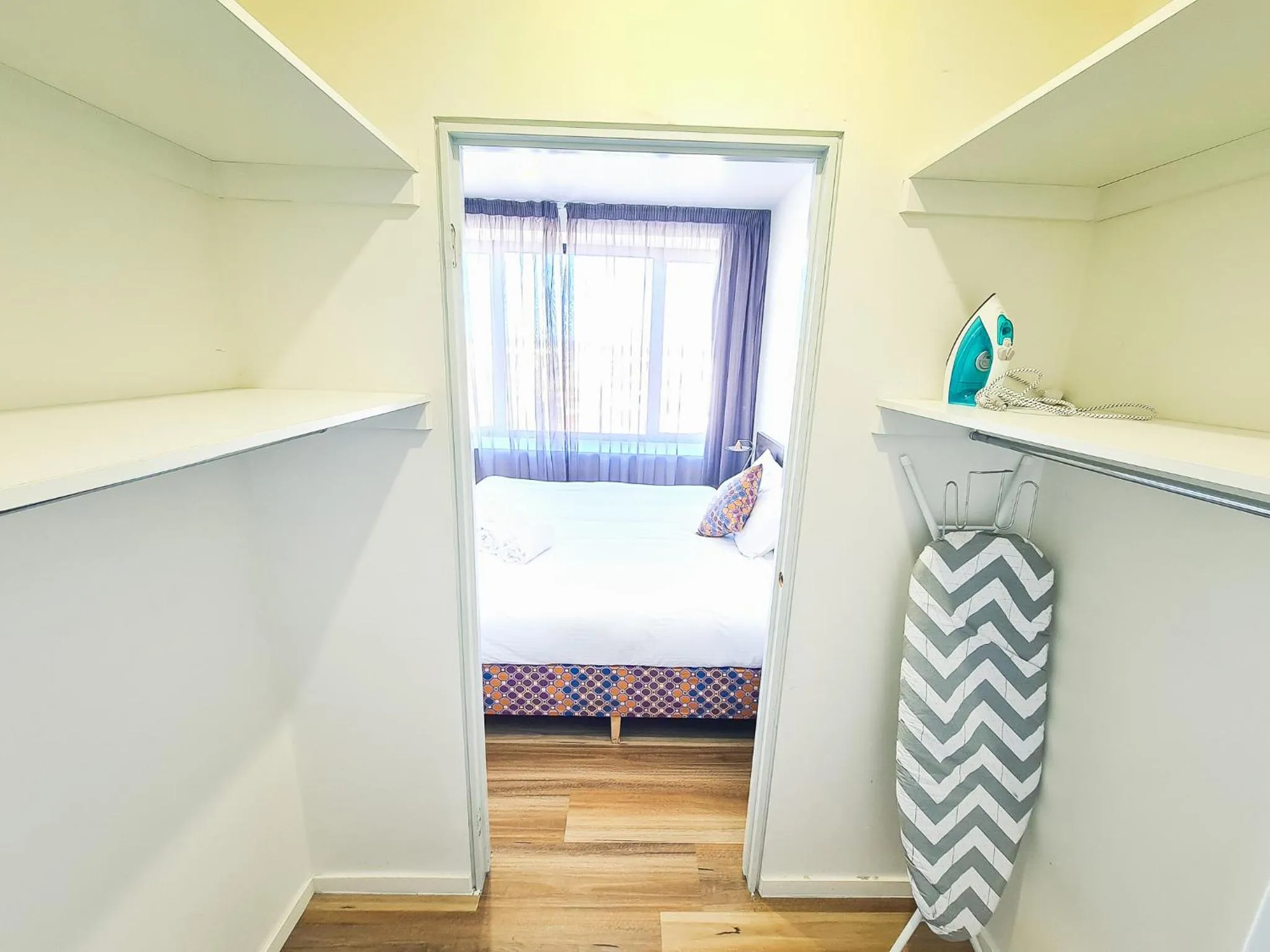 wardrobe, Bed in Exodus Dandenong Apartment Hotel