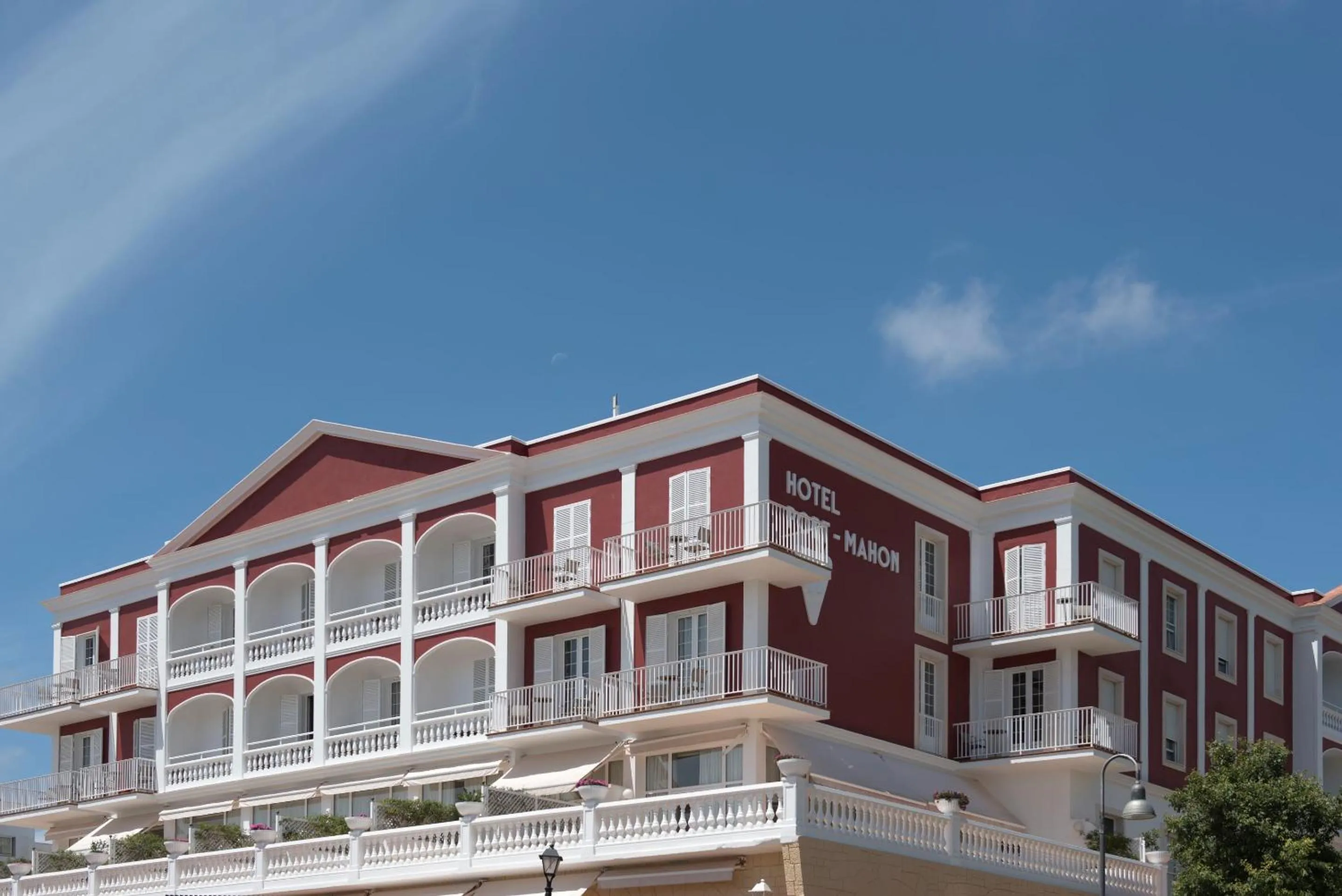 Facade/entrance in Seth Port Mahón