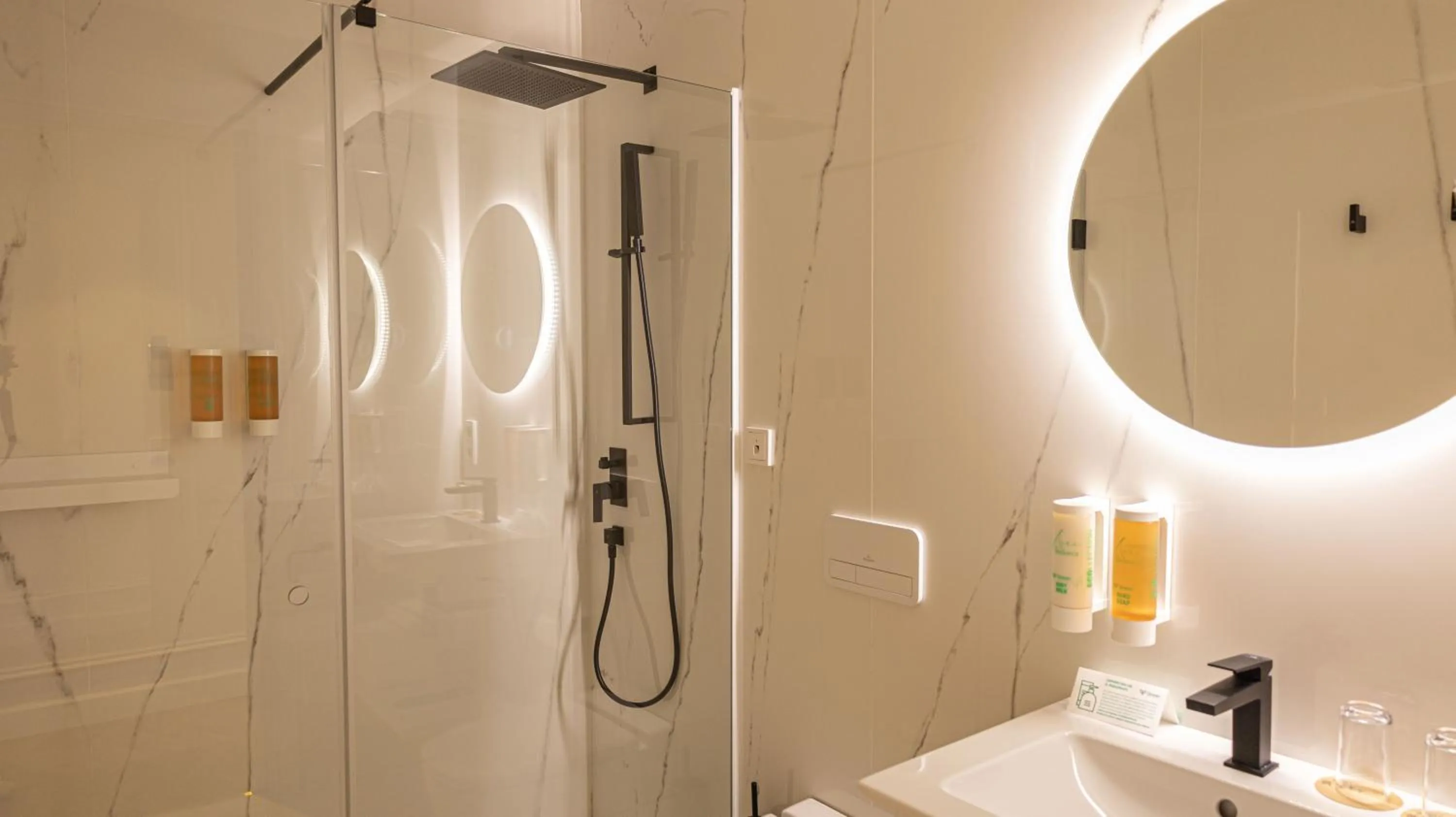 Bathroom in Seth Port Mahón