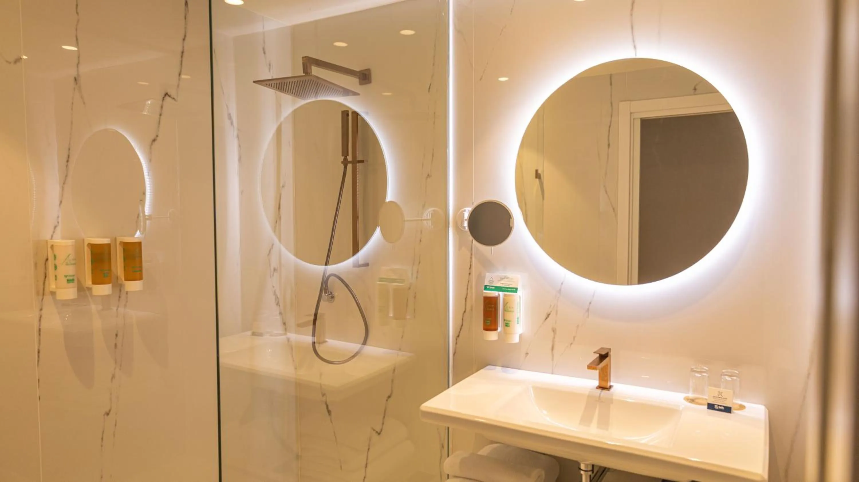 Bathroom in Seth Port Mahón