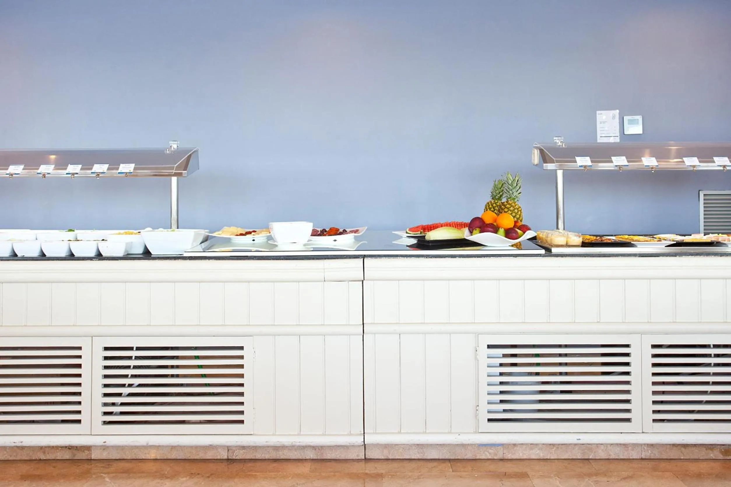 Buffet breakfast in Hotel Agamenón